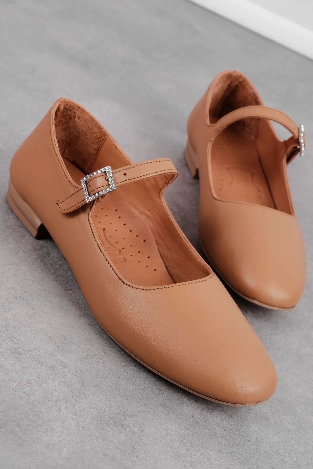 Rocky Kadın Hakiki Deri Bant Detaylı Babet