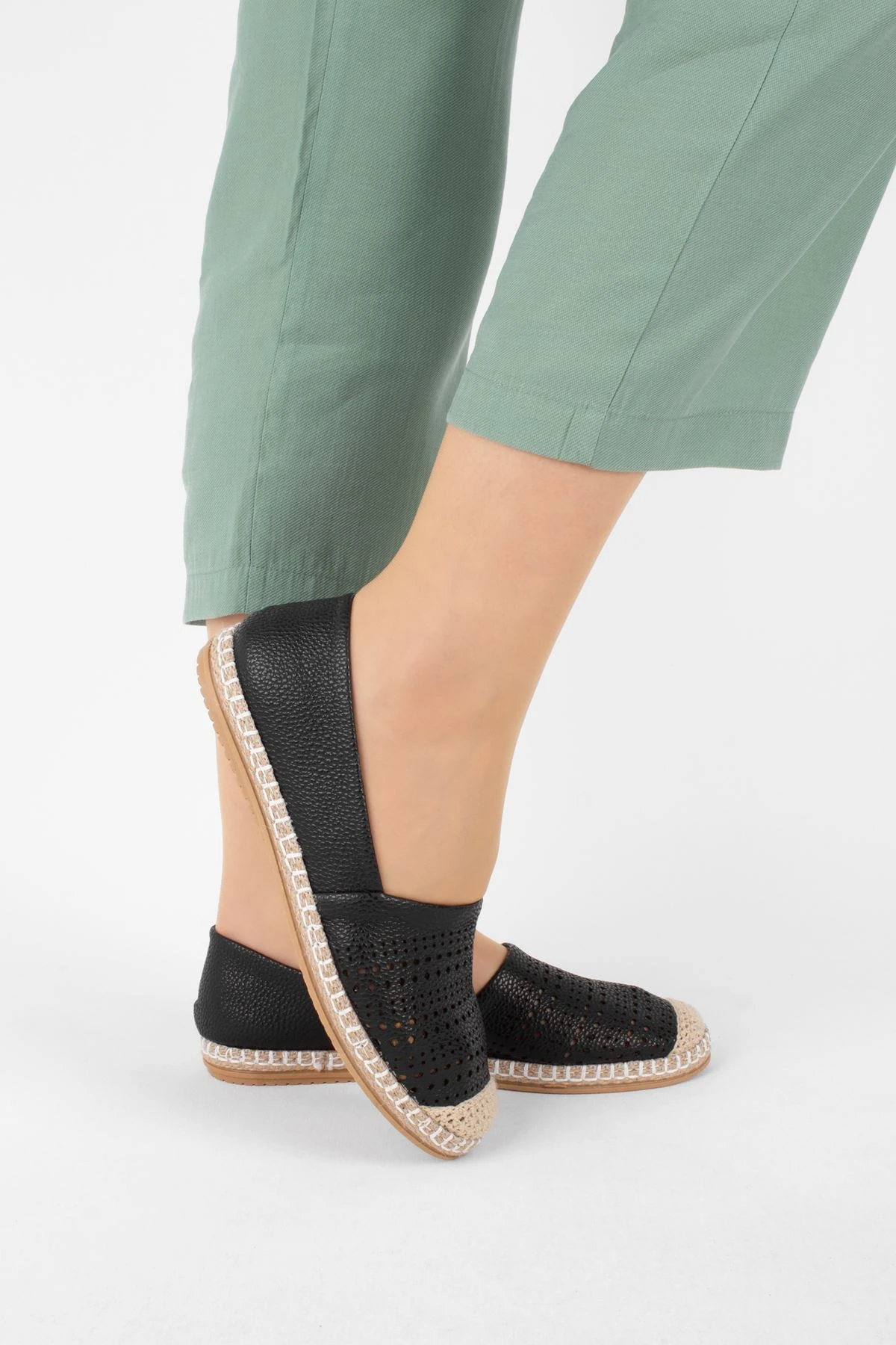 Vesta Kadın Babet Önü Hasırlı Delik Detaylı