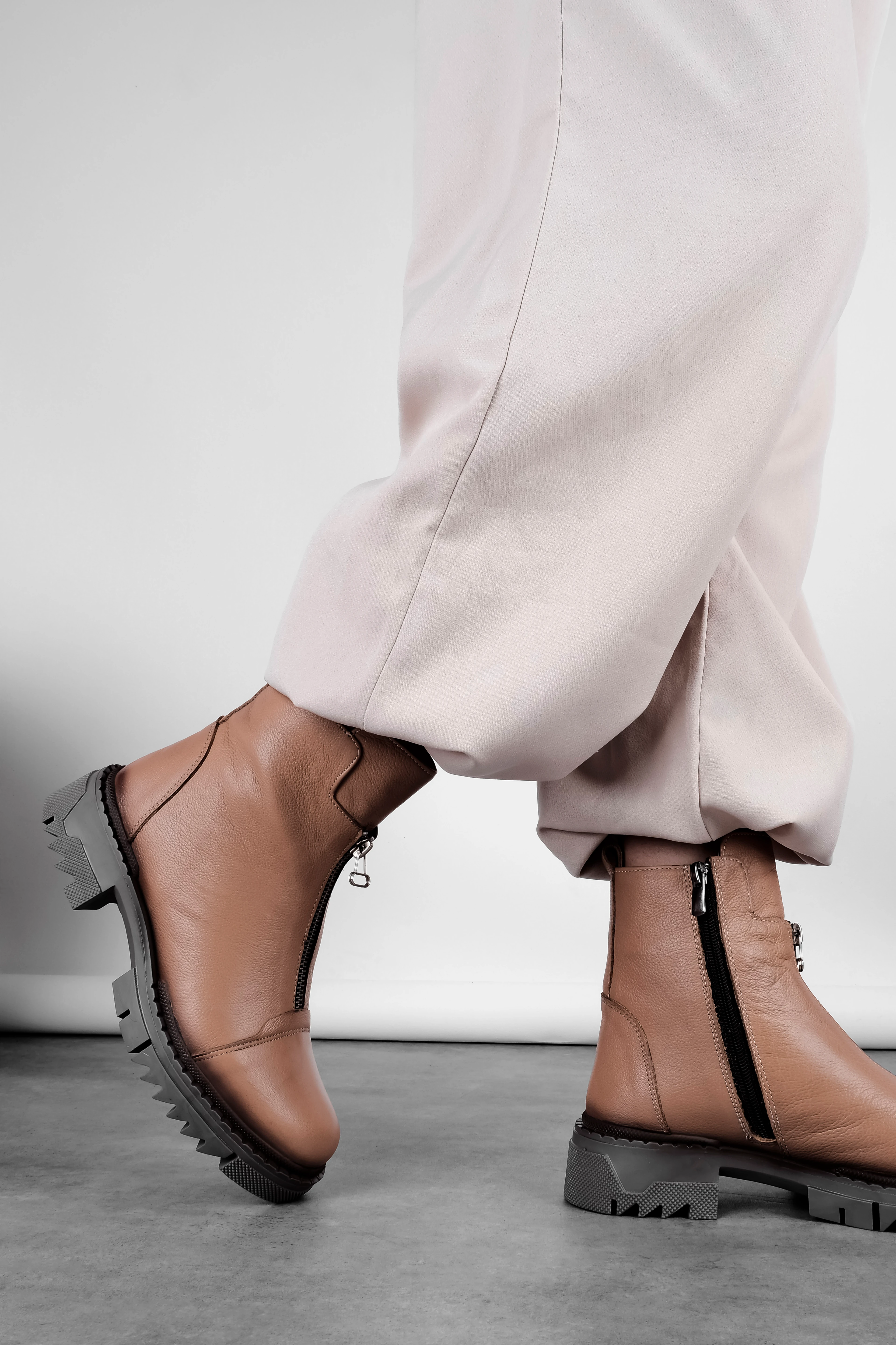 Videas Kadın Hakiki Deri Fermuar Detaylı Dikiş Detaylı Bot