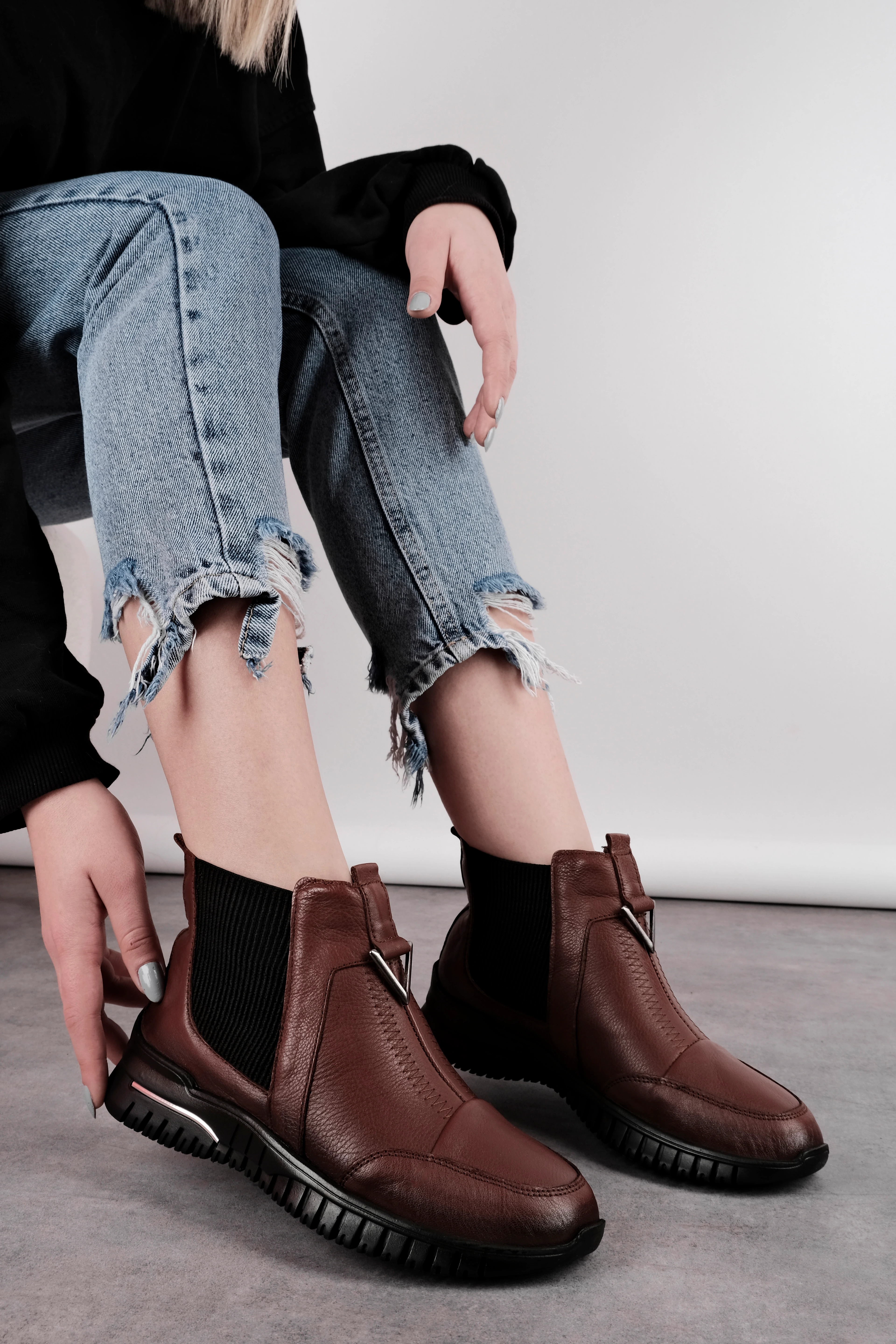 Amatsu Kadın HAkiki Deri Üçgen Metal Detaylı Bilek Boy Bot