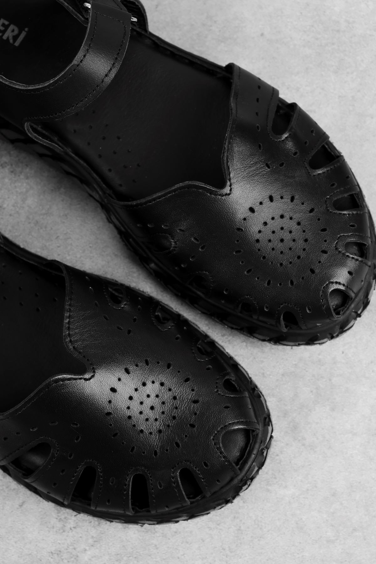 Daisy Kadın Hakiki Deri Kafes Detaylı Çırtçırtlı Sandalet Ayakkabı