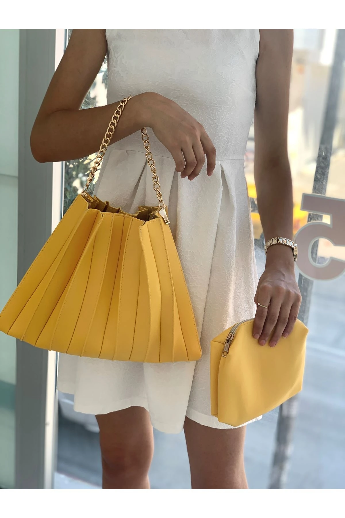 ZİNÇİRLİ PİLELİ ÇAPRAZ ÇANTA