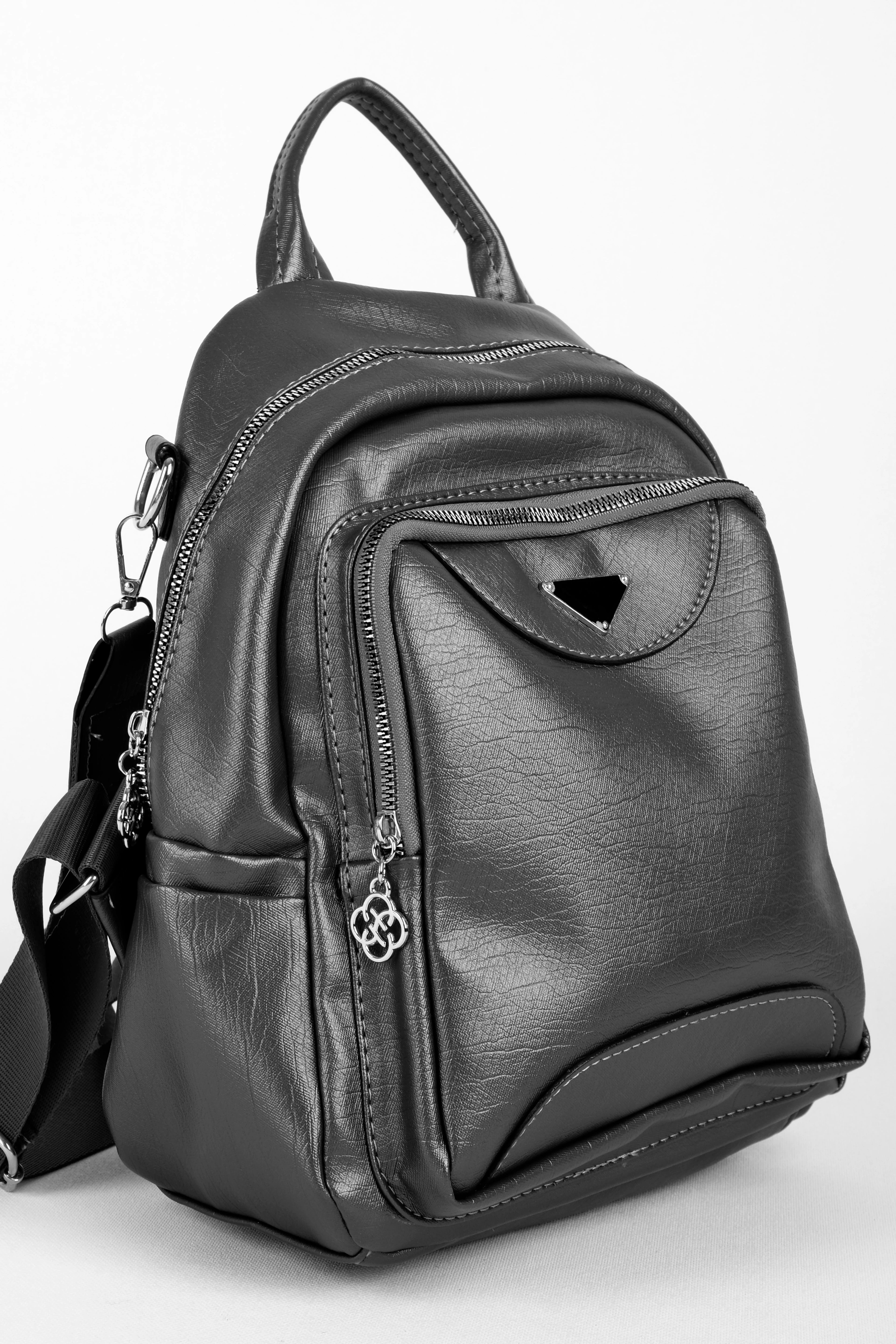 Kadın Önünden Gözlü Üçgen Metal Detaylı Sırt Çantası 2885