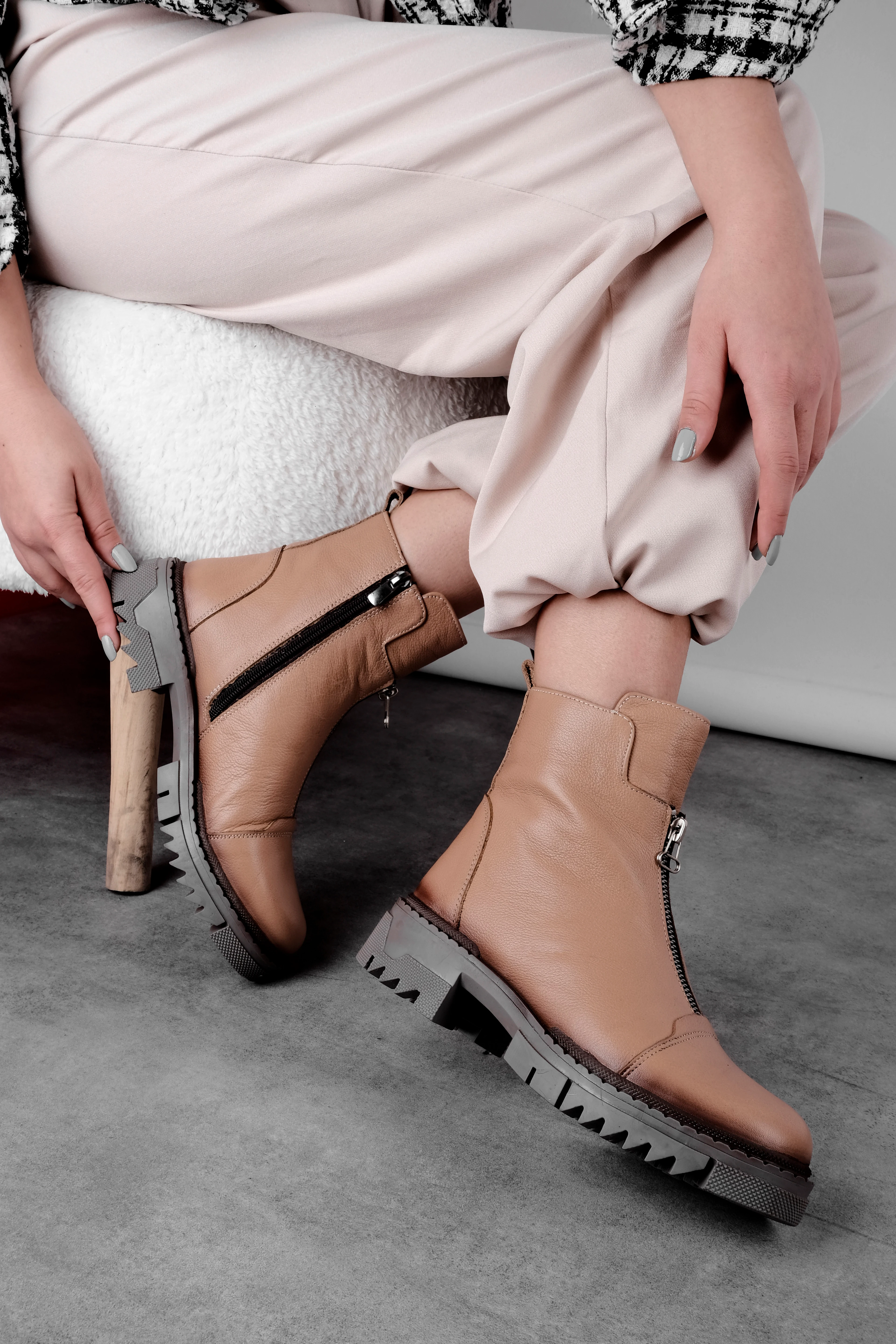 Videas Kadın Hakiki Deri Fermuar Detaylı Dikiş Detaylı Bot