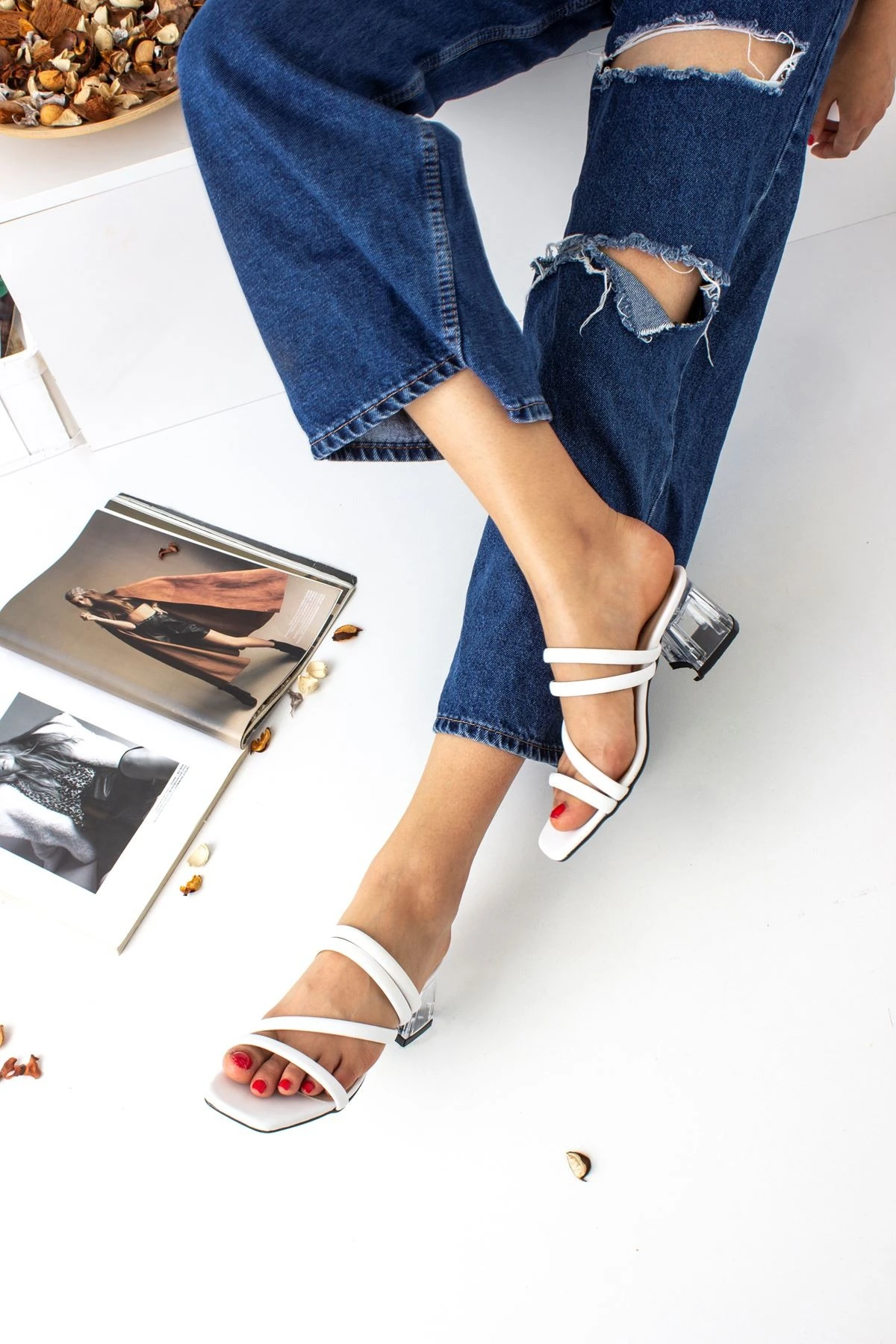 ŞEFFAF TOPUKLU BİYELİ TERLİK