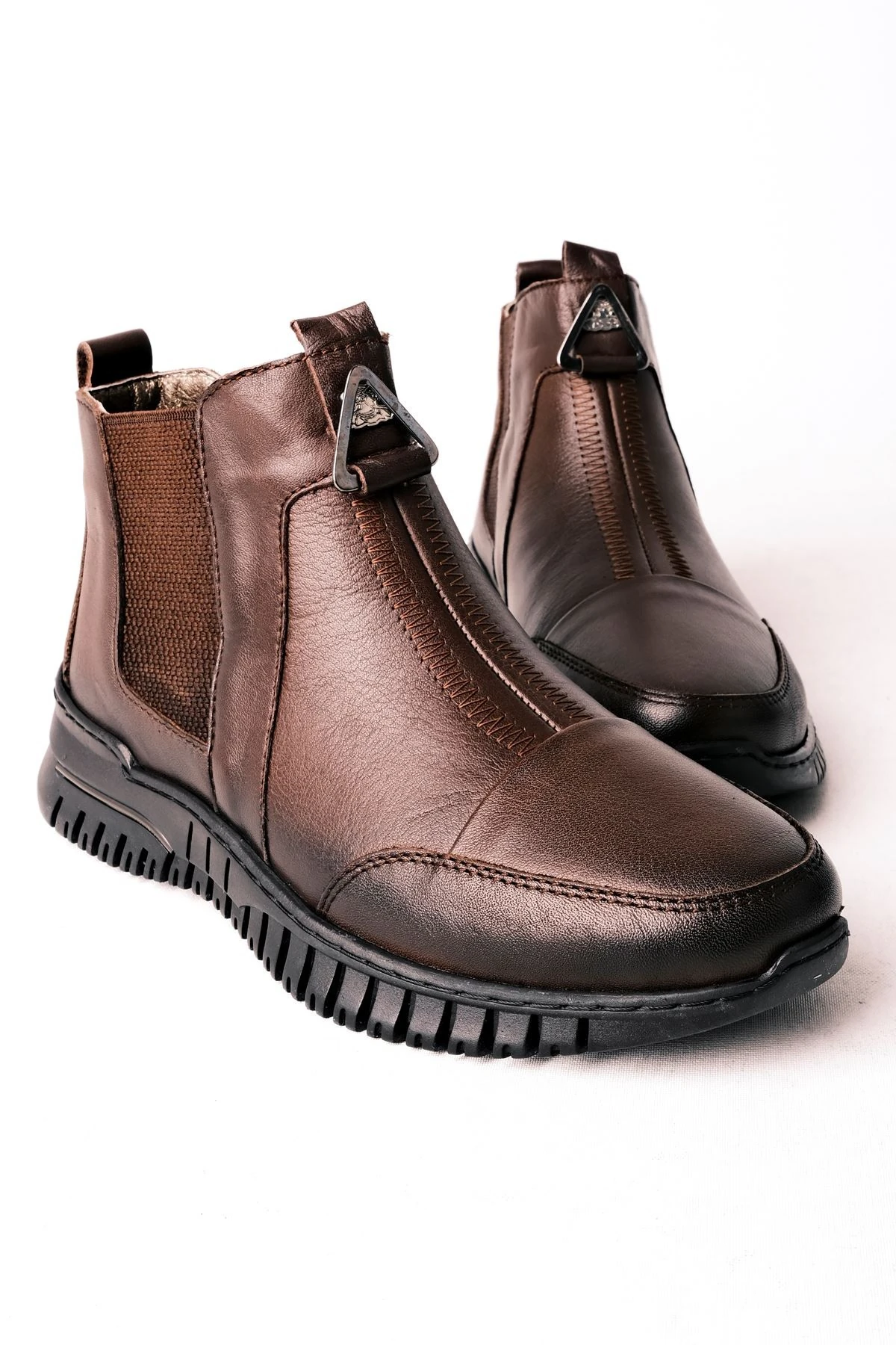 Amatsu Kadın HAkiki Deri Üçgen Metal Detaylı Bilek Boy Bot