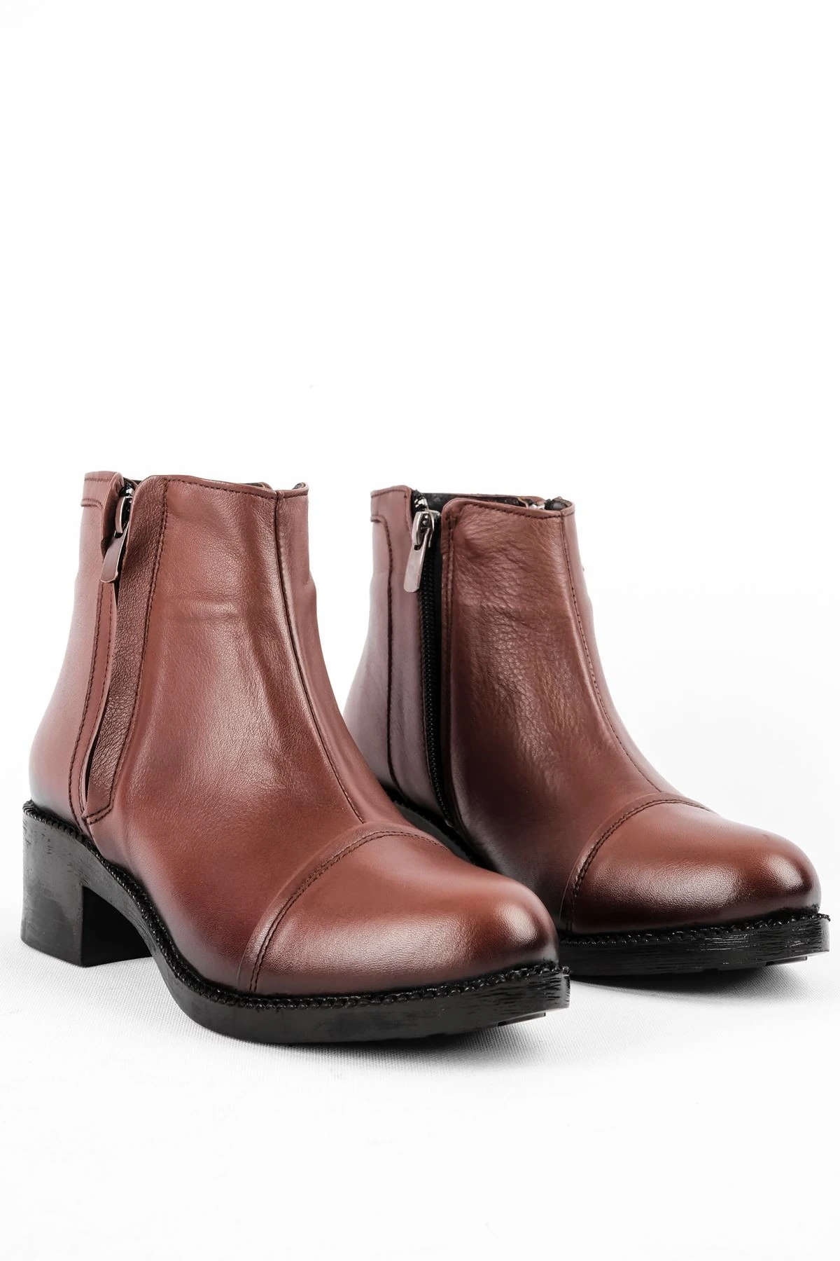 Kleos Kadın Hakiki Deri Çift Fermuarlı Ön Dikiş Detaylı Topuklu Bot B4107