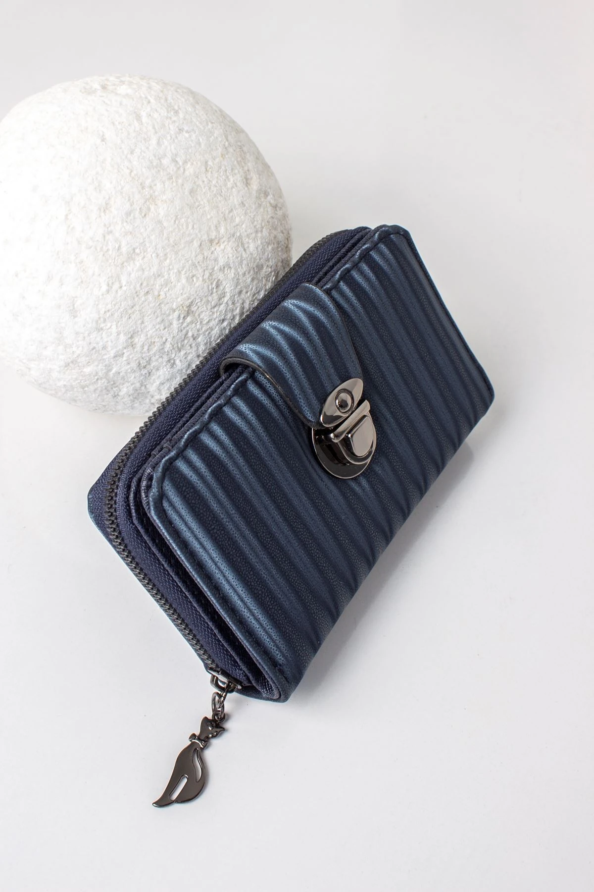 KİLİTLİ MODEL KADIN CÜZDAN