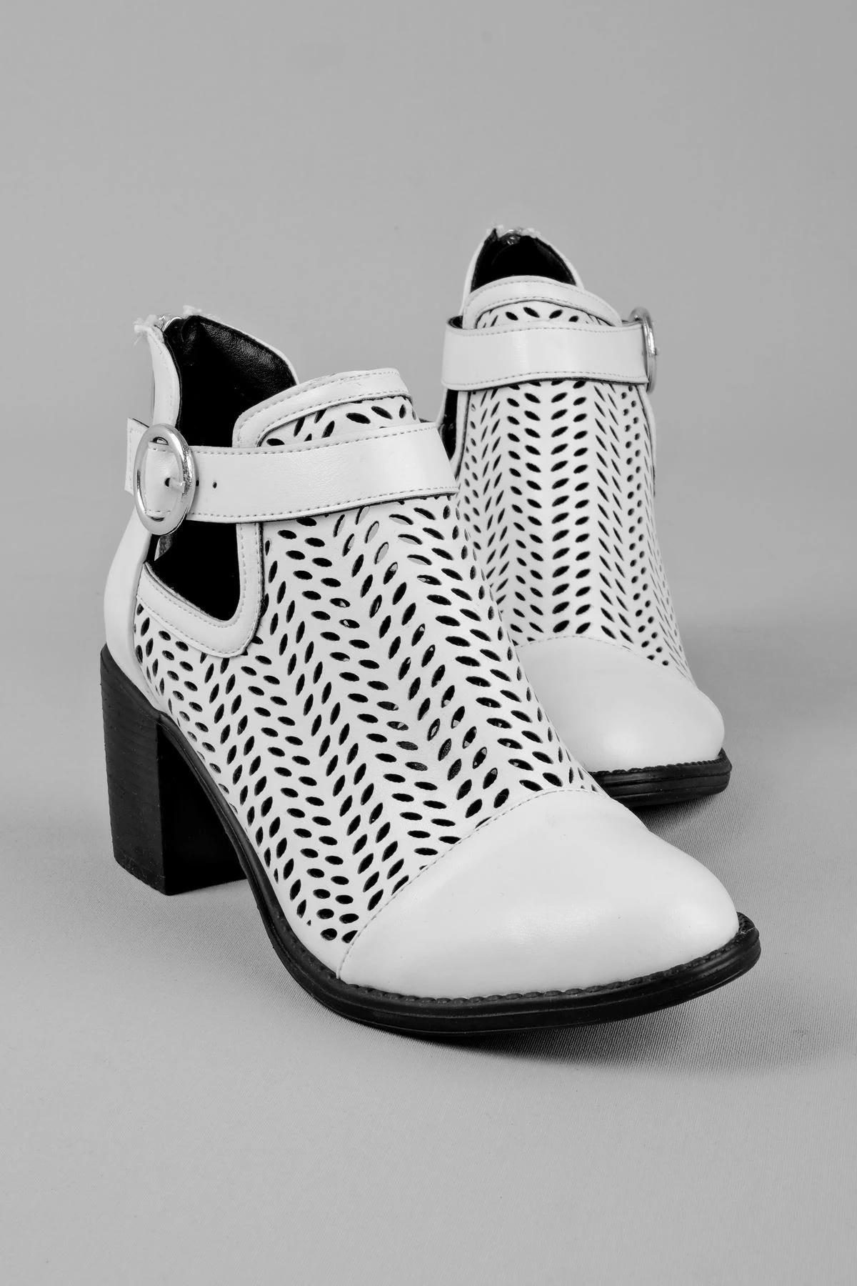 Adele Kadın Yazlık Delikli Bot 2236 - beyaz