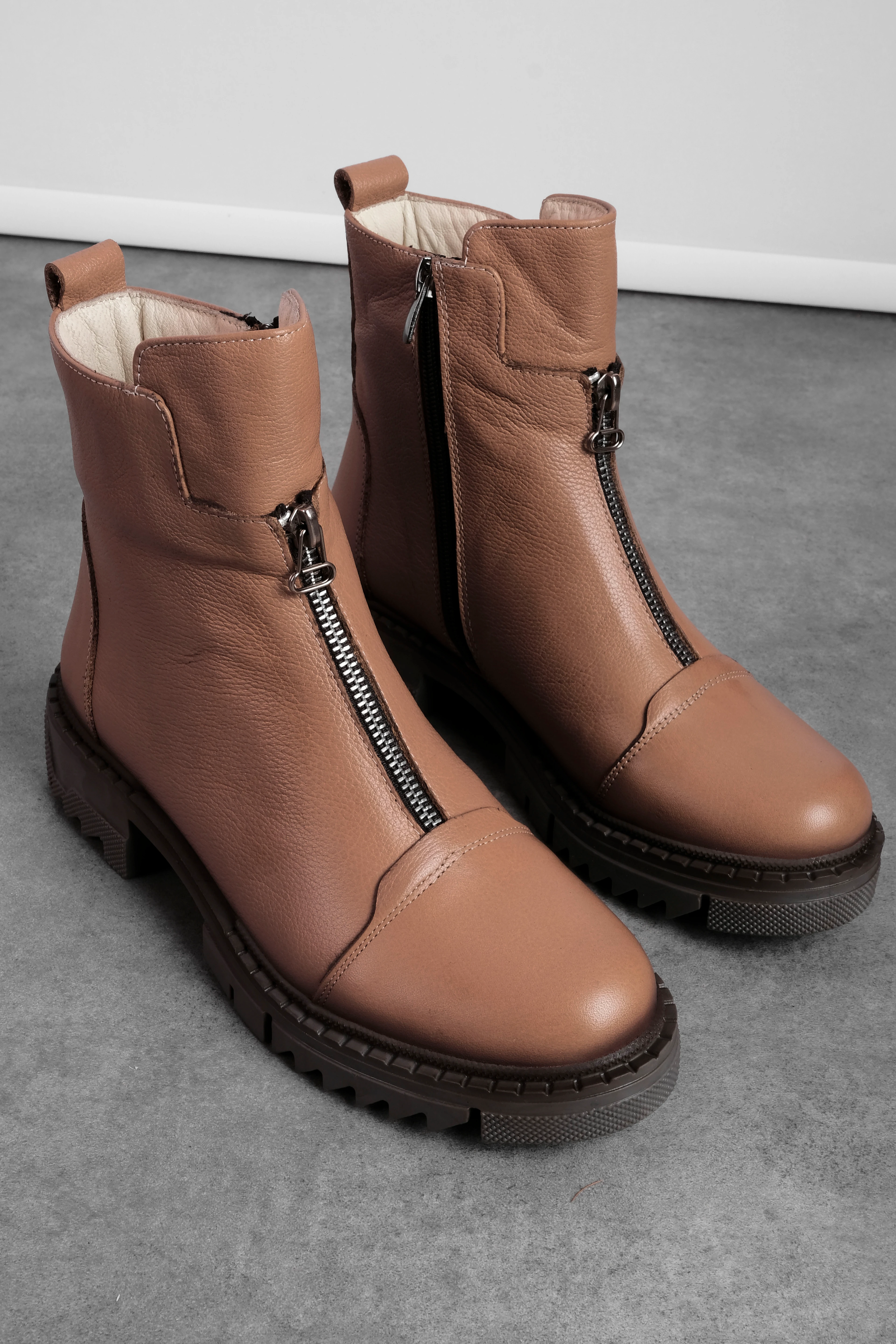 Videas Kadın Hakiki Deri Fermuar Detaylı Dikiş Detaylı Bot - Camel