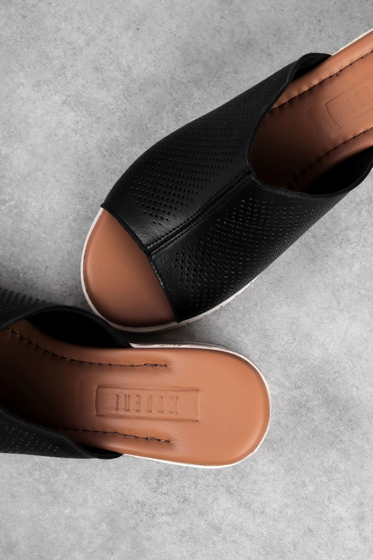 Realize Kadın Hakiki Deri Delikli Topuklu Terlik 3694 - siyah