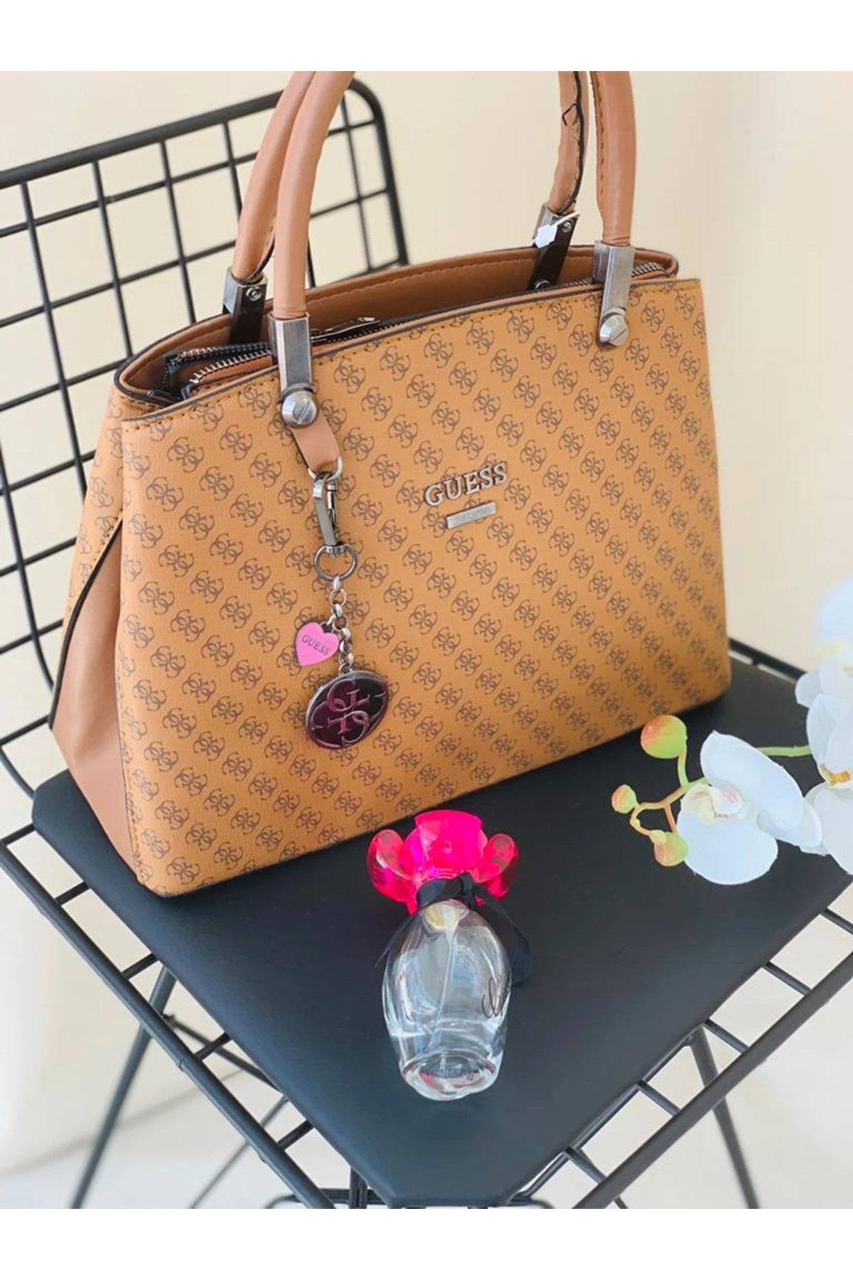 ANAHTARLIK DETAYLI BAYAN OMUZ CANTASI