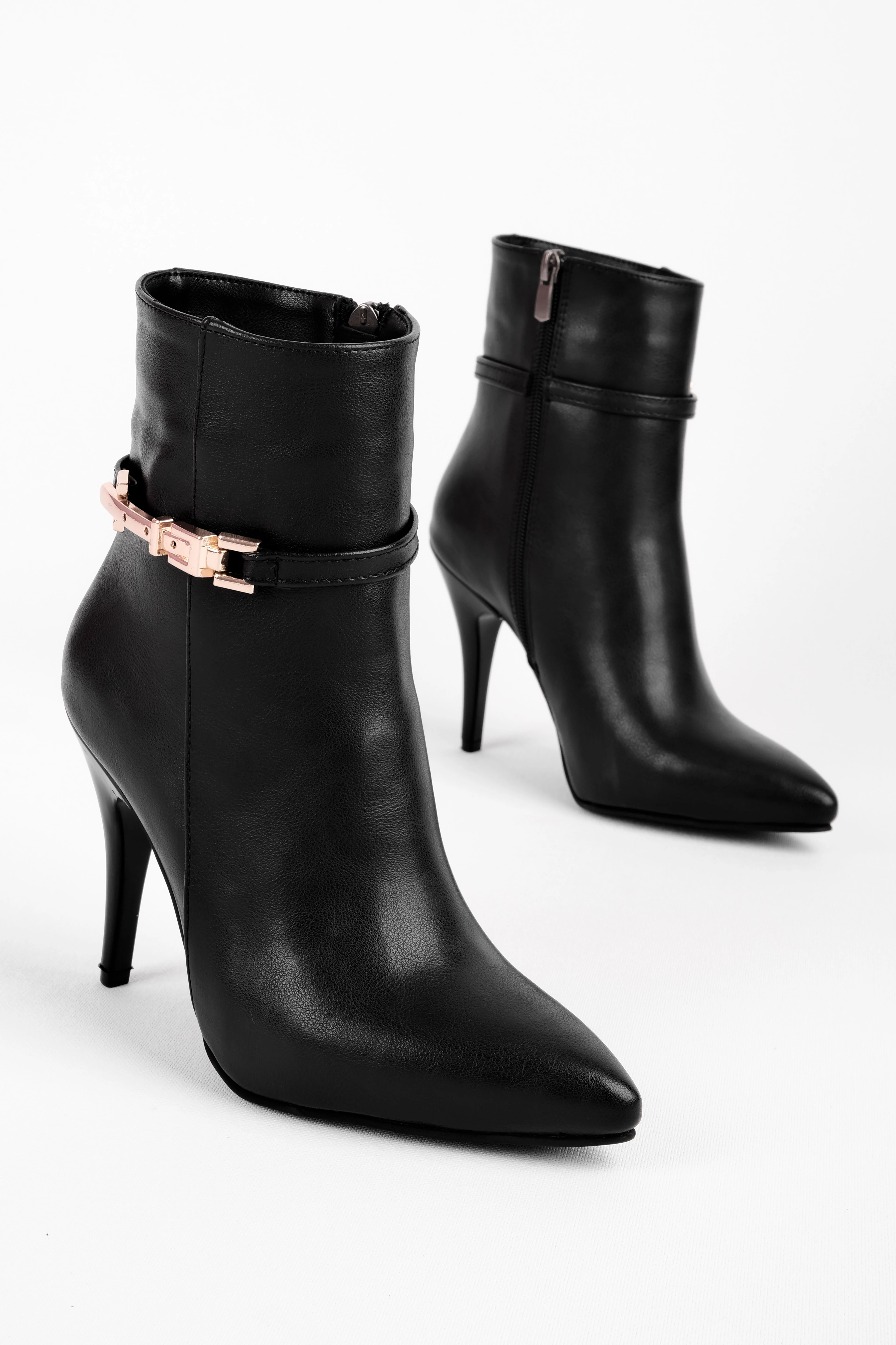 İnna Kadın Gold Toka Detaylı Sivri Burunlu İnce Topuklu Bot b4294 - SİYAH