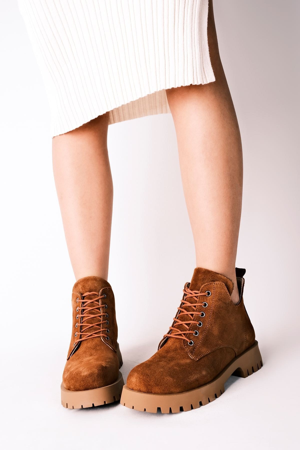 Dores Bağcık Detaylı Hakiki Deri Kadın Bilek Boy Bot