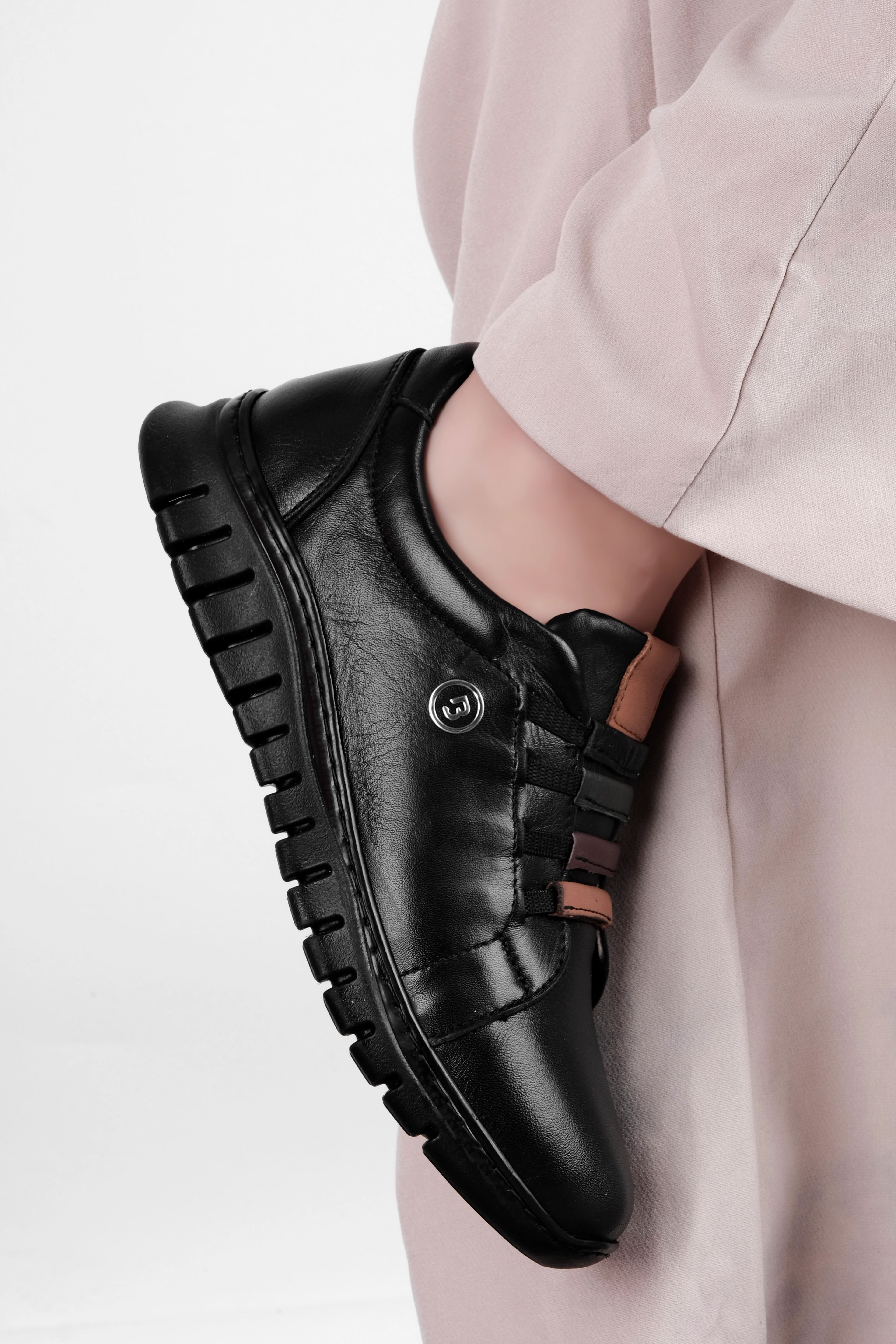 Conroy Kadın Hakiki Deri Renkli Lastik Bağcık Detaylı Günlük Ayakkabı (B4244) - SİYAH