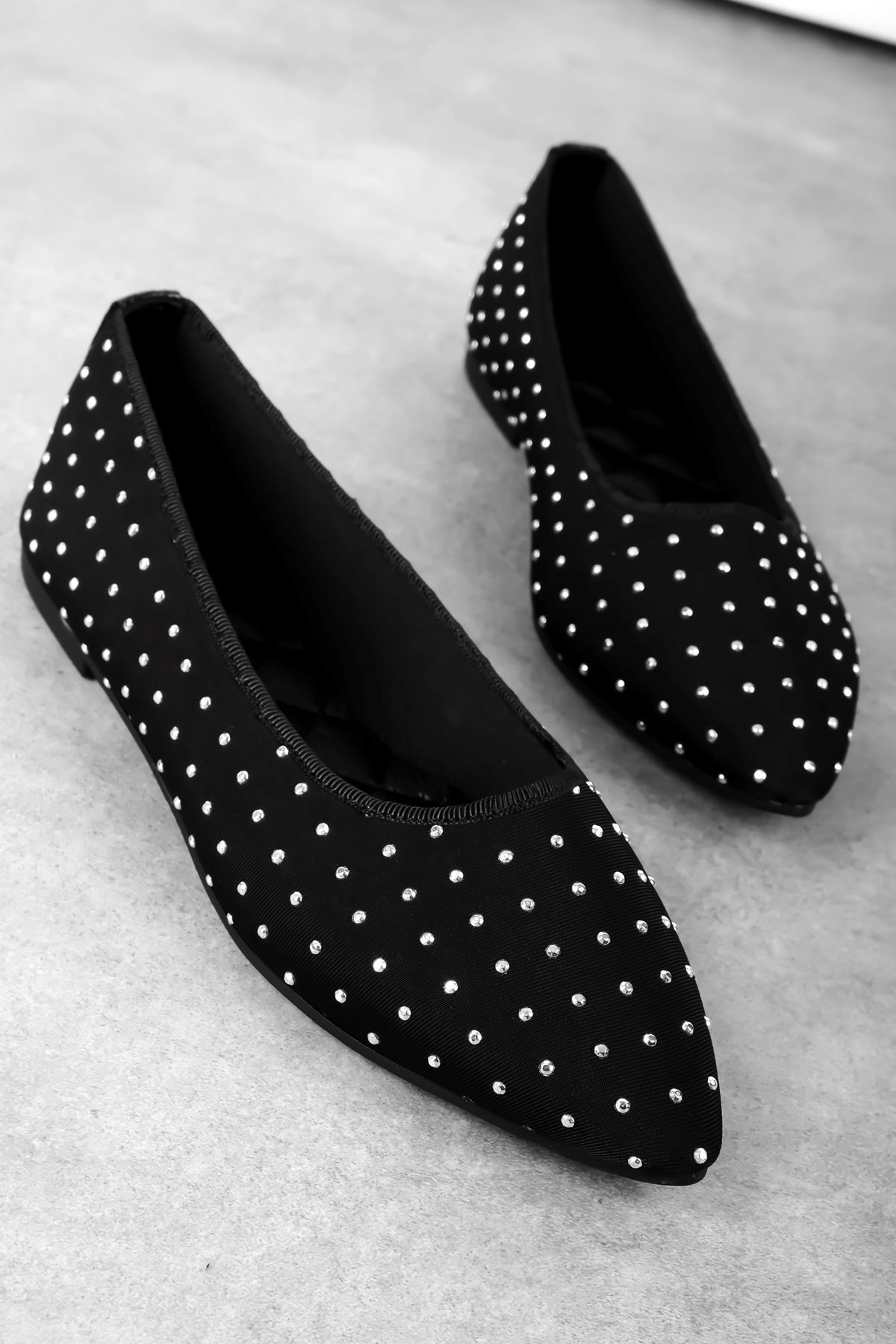 Kick Kadın Sivri Burunlu Taş Detaylı Babet Ayakkabı