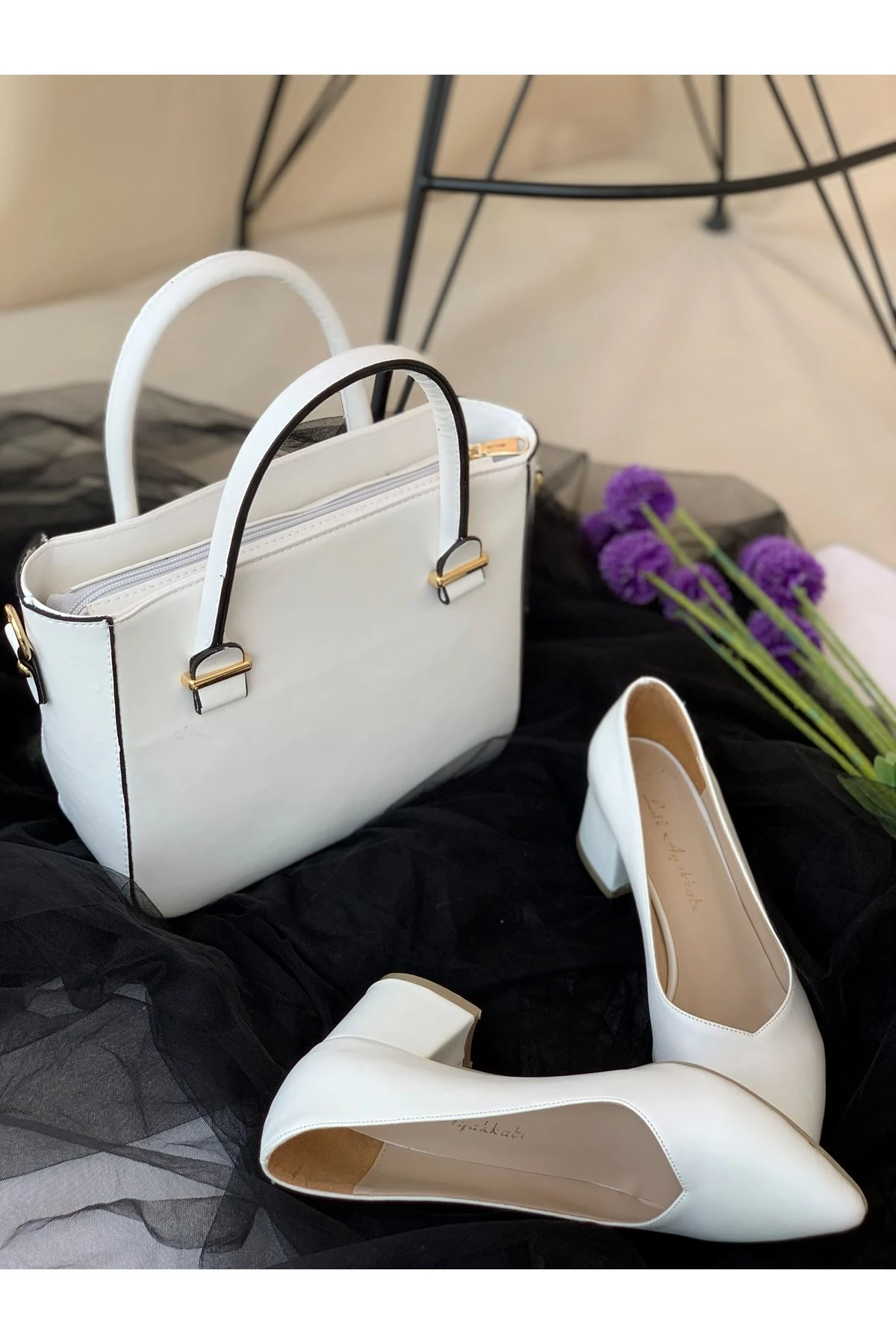 METAL DETAYLI BAYAN EL ÇANTASI