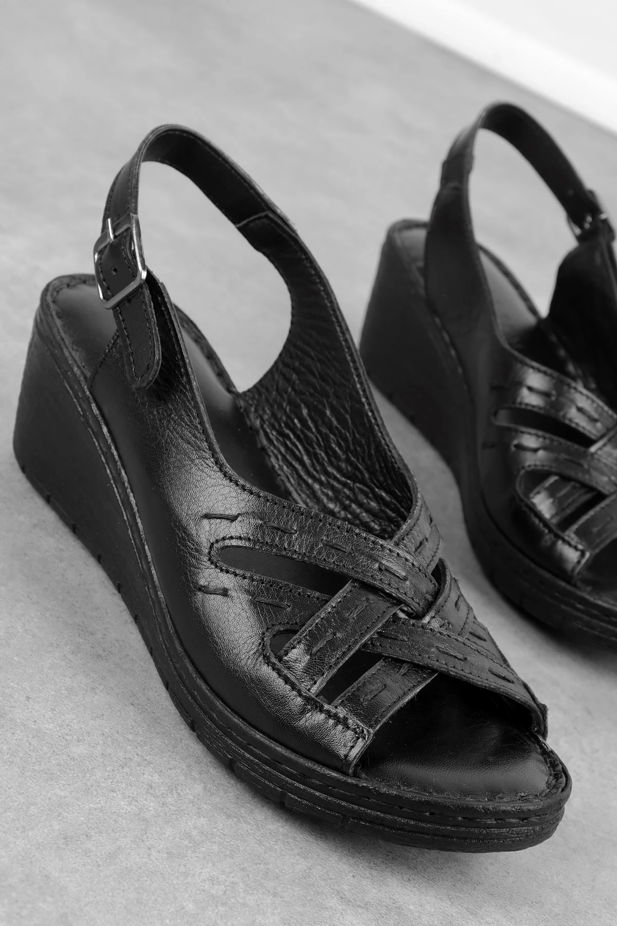 Ulrika Kadın Hakiki Deri Çapraz Detaylı Sandalet Ayakkabı