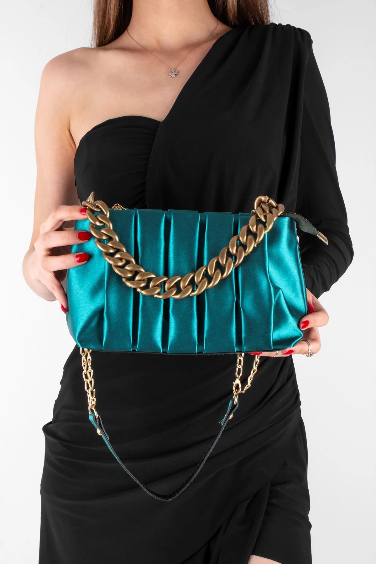 Kadın El Çantası Pile ve Zinci Detaylı