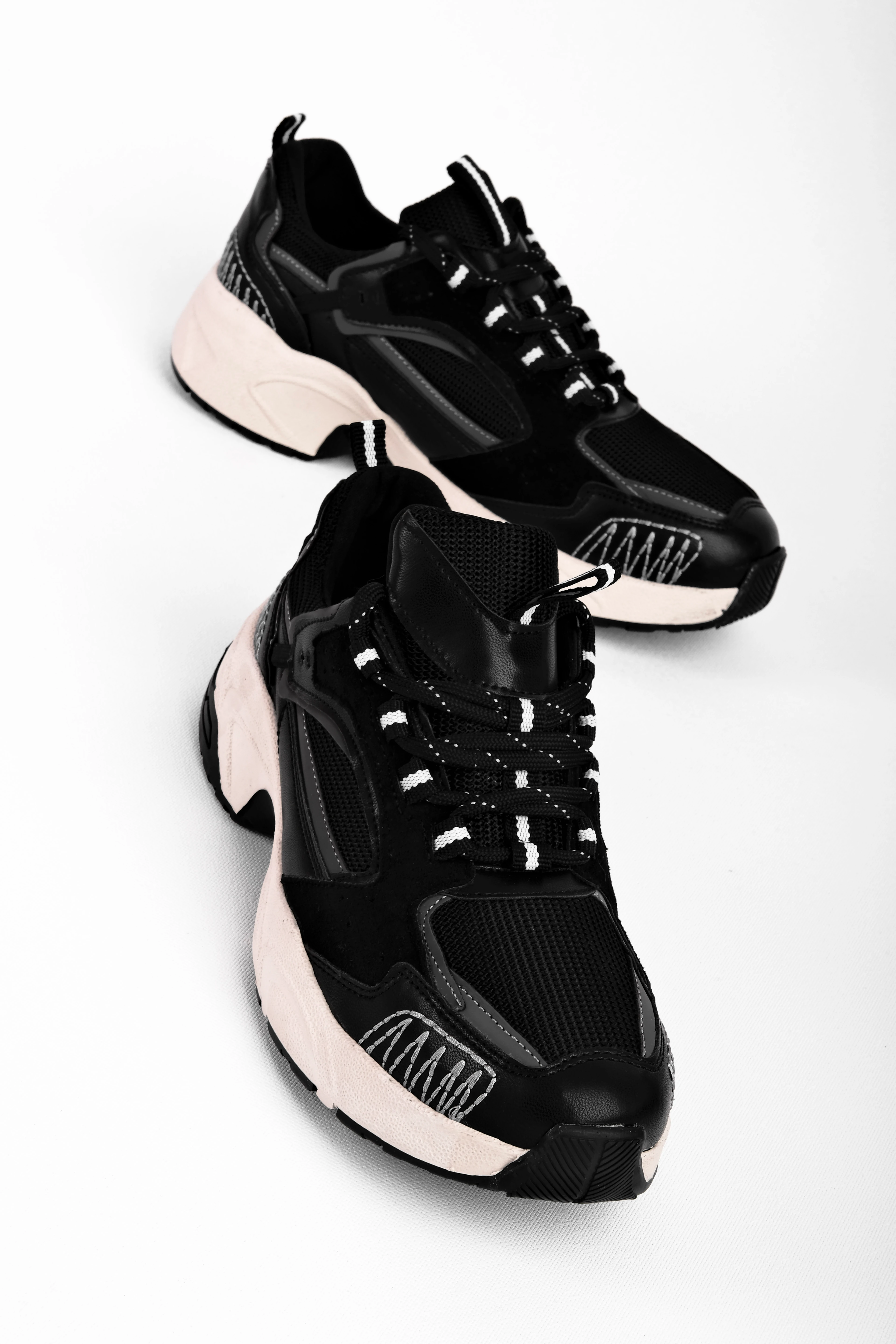 Eleanor Kadın Kenarlarından Dikiş Detaylı Bağcıklı Spor Ayakkabı - SİYAH