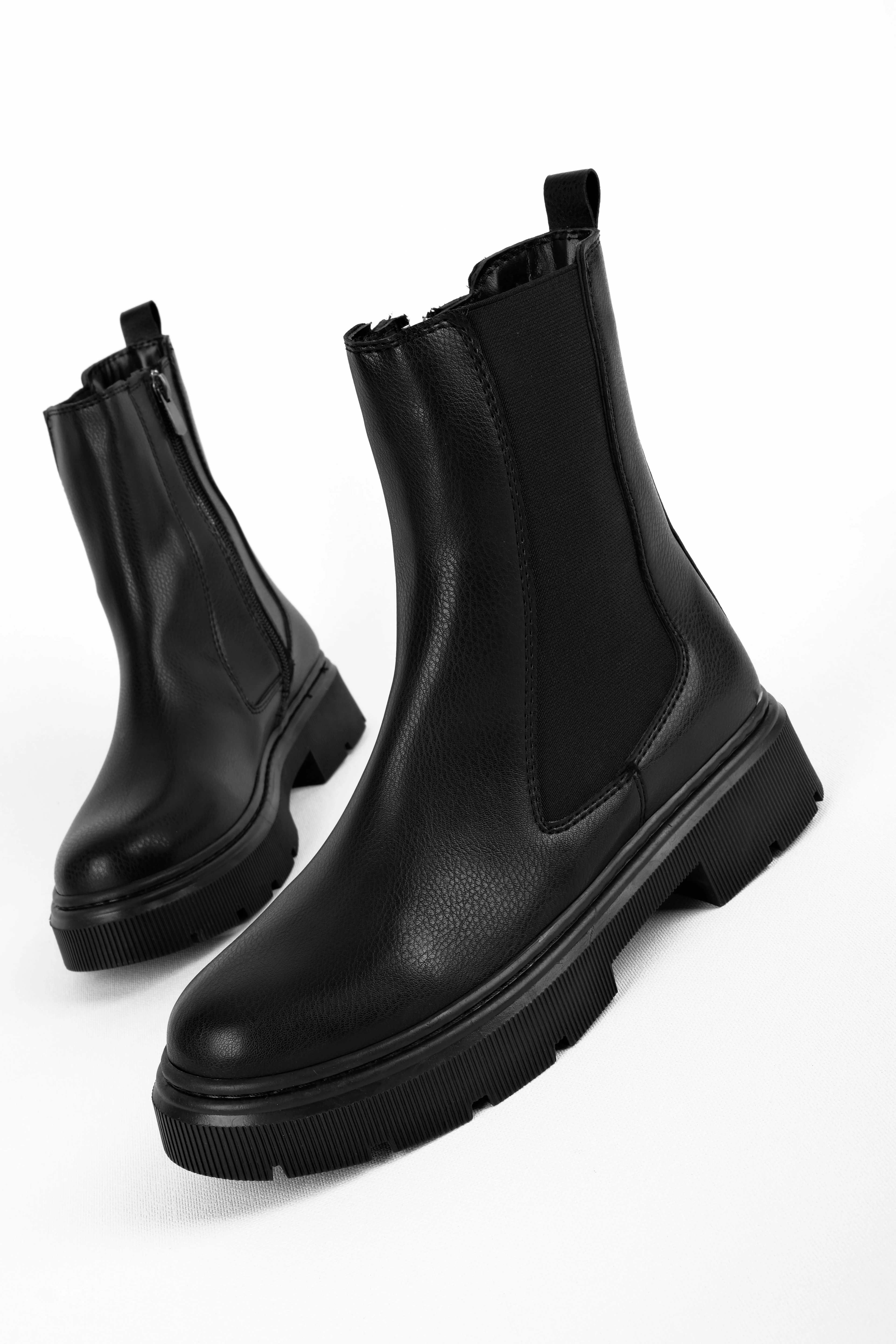 Assign Kadın Lastik Detaylı Fermuarlı Kalın Tabanlı Bot 4276 - SİYAH