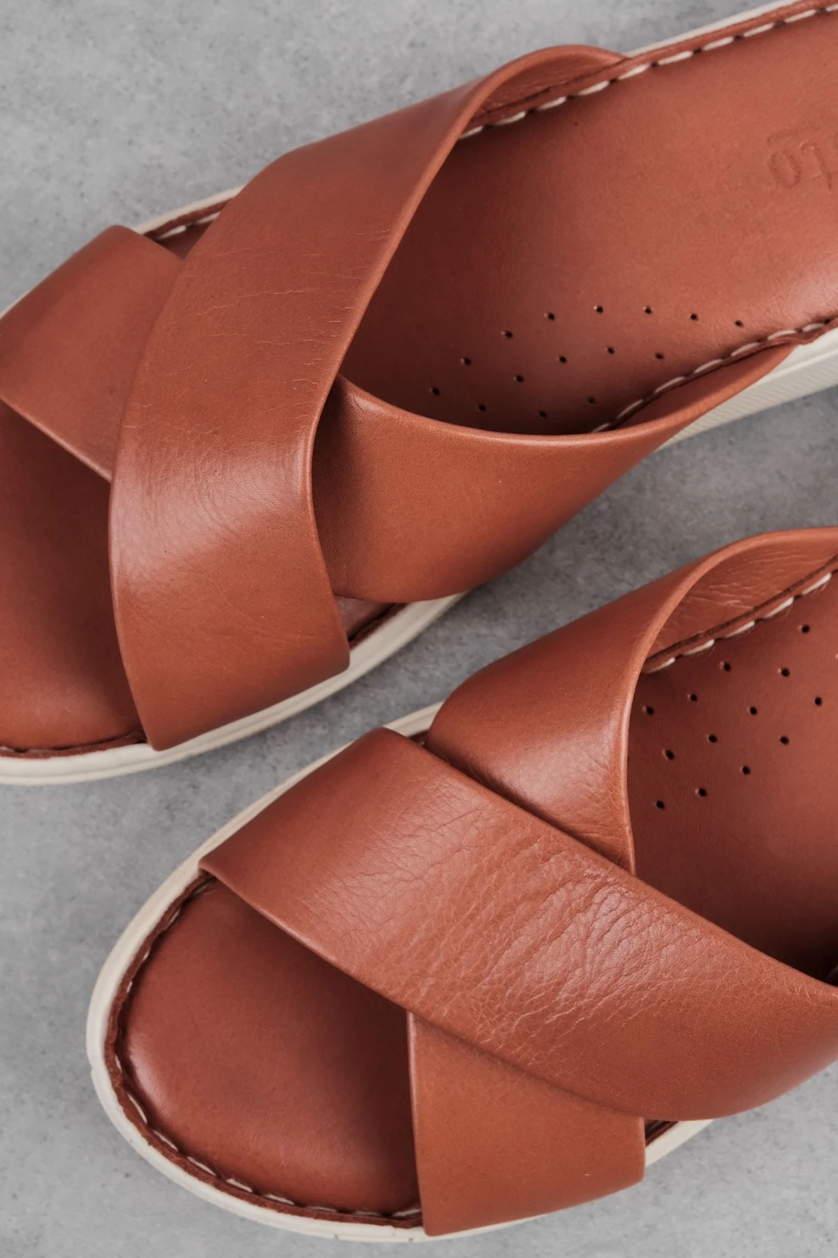 Brunette Kadın Hakiki Deri Çapraz Bant Detaylı Terlik