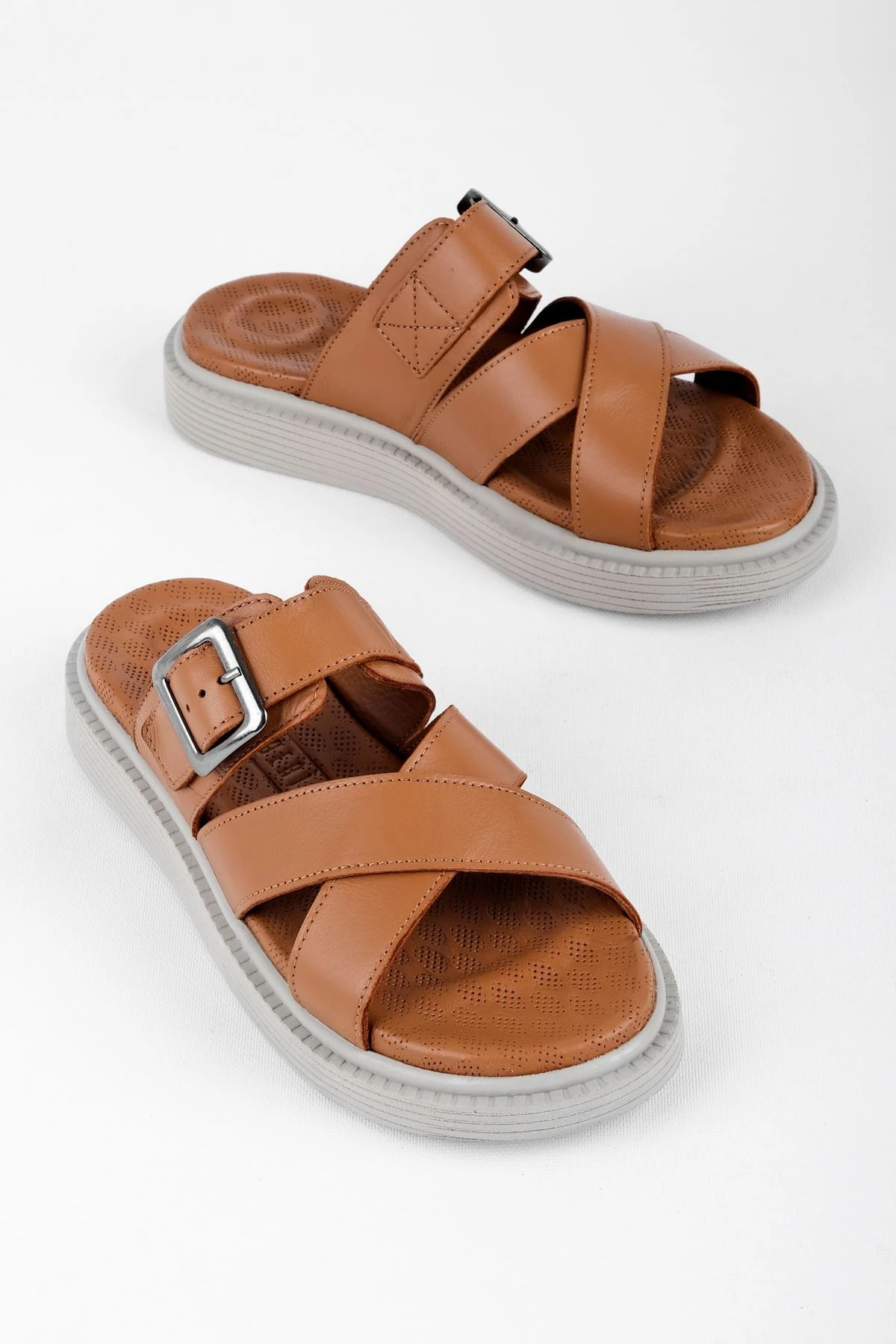 Rolve Kemer Detaylı Kadın Hakiki Deri Terlik