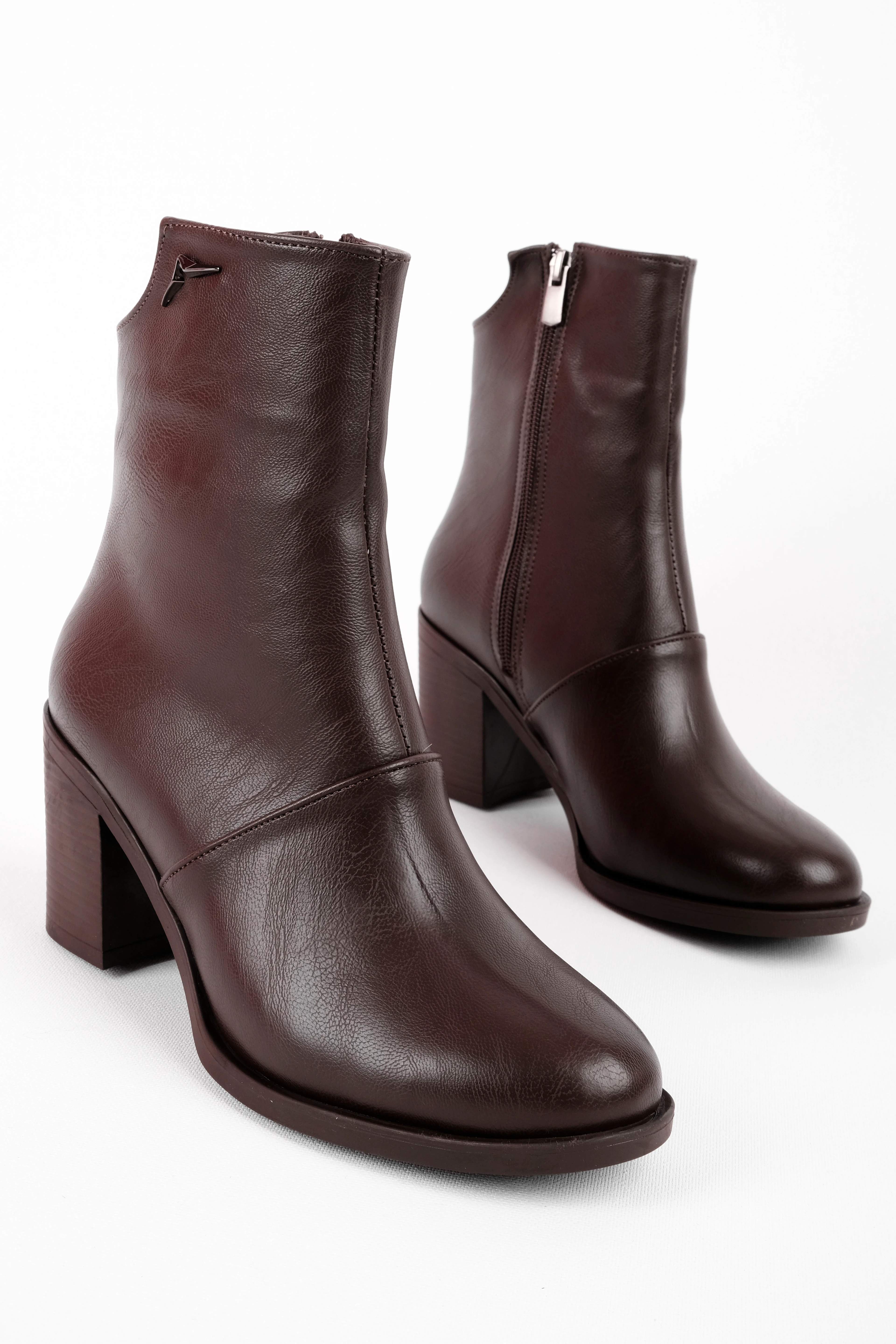 Anemo Kadın Dikiş Detaylı Küçük Toka Detaylı Fermuarlı Topuklu Bot b4209