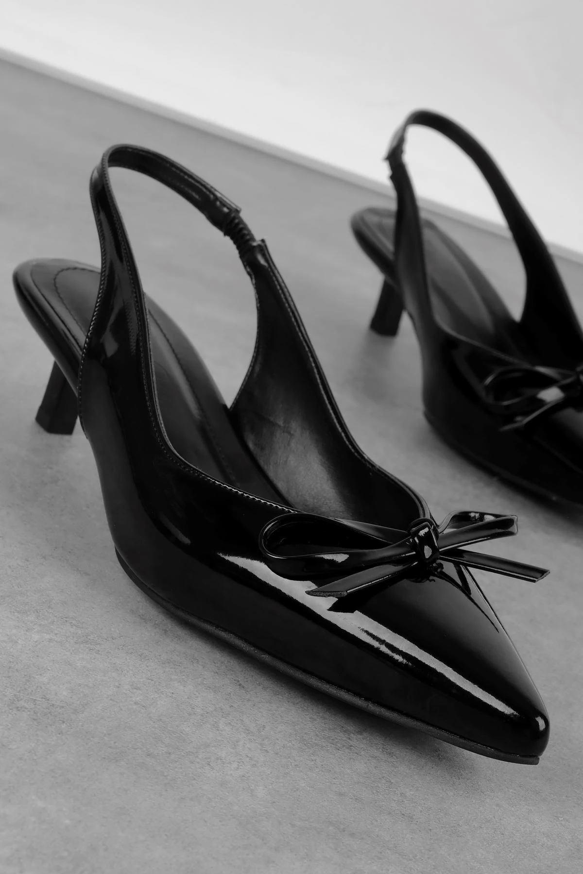 Ethan Kadın Kurdele Detaylı Sivir Burunlu Topuklu Ayakkabı 3823