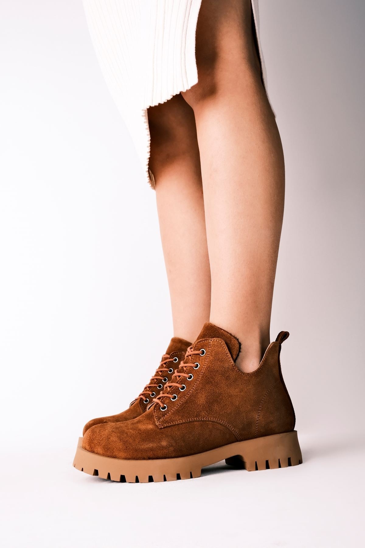 Dores Bağcık Detaylı Hakiki Deri Kadın Bilek Boy Bot