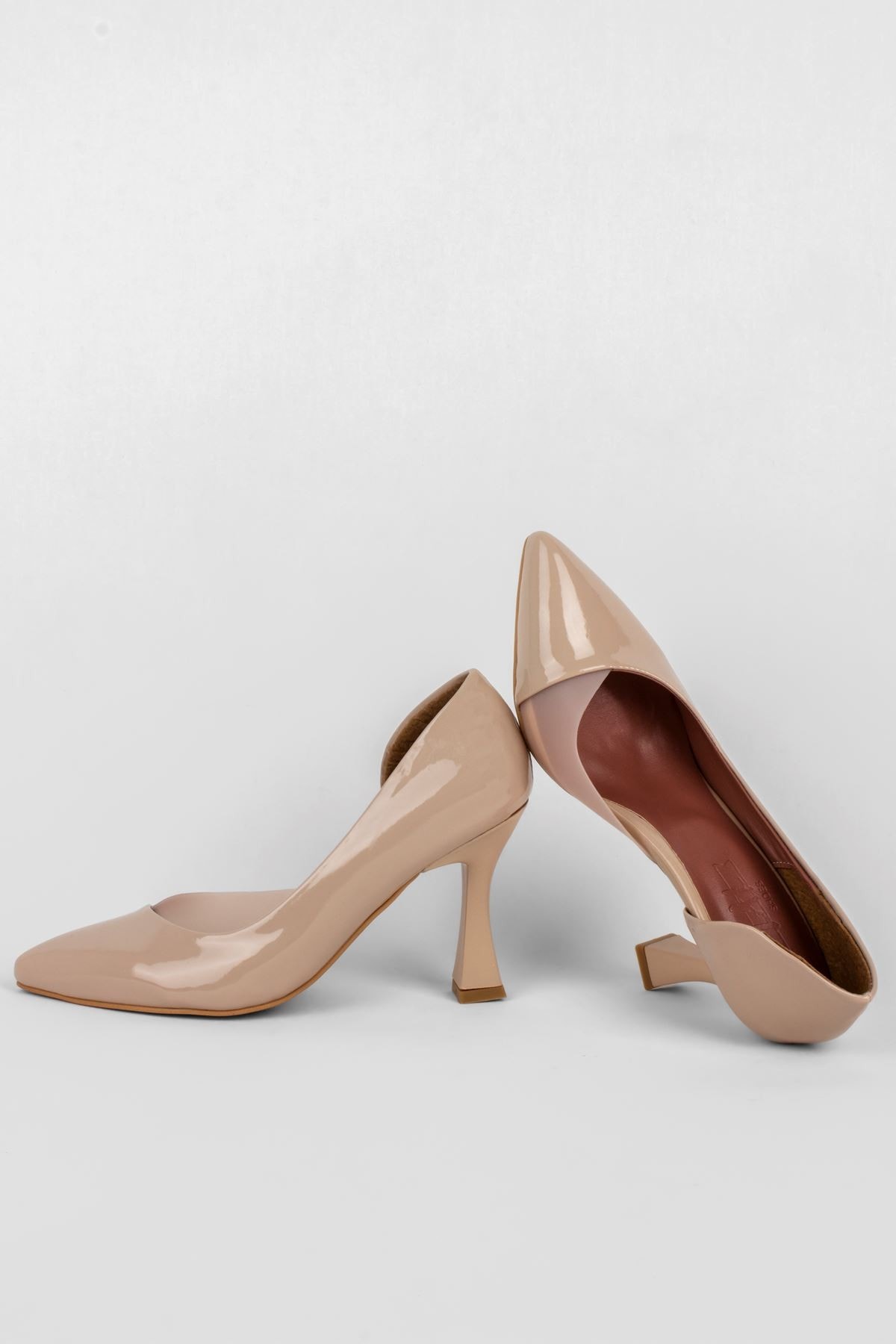R.NUDE