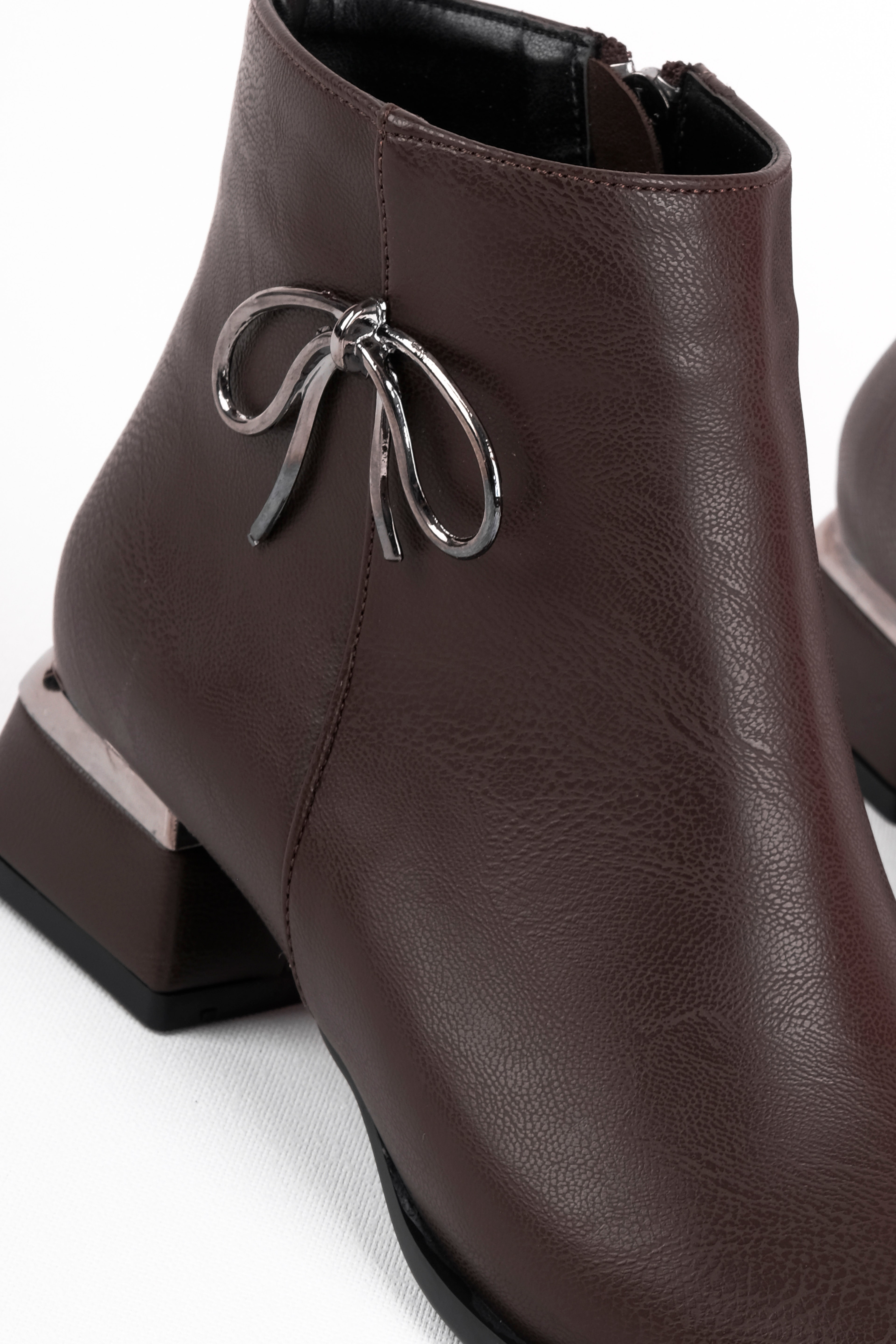 Aster KAdın Metal Kurdela Detaylı Bilek Boy Topuklu Bot(B4230)