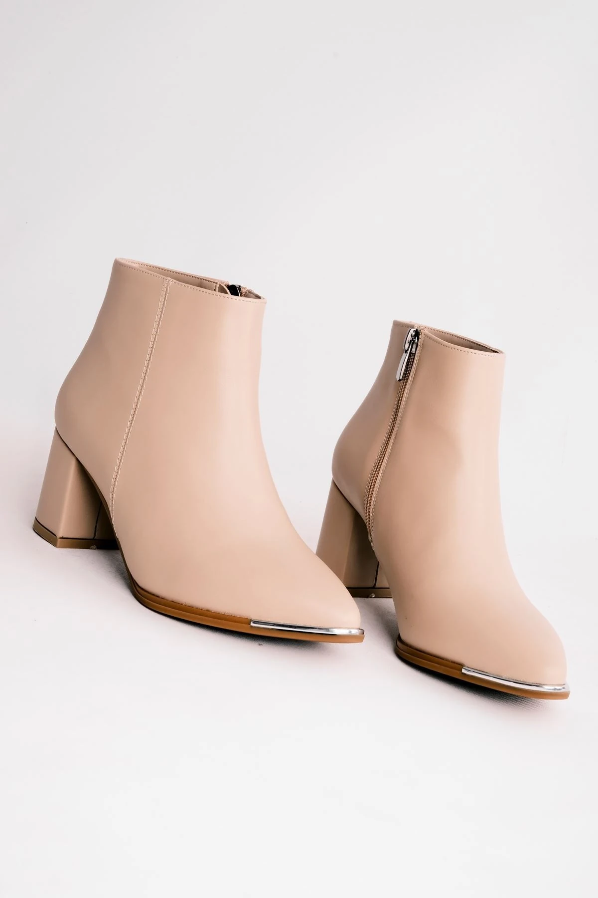 Evan Kadın Sivri Burun Önü Metay Detaylı Topuklu Bot