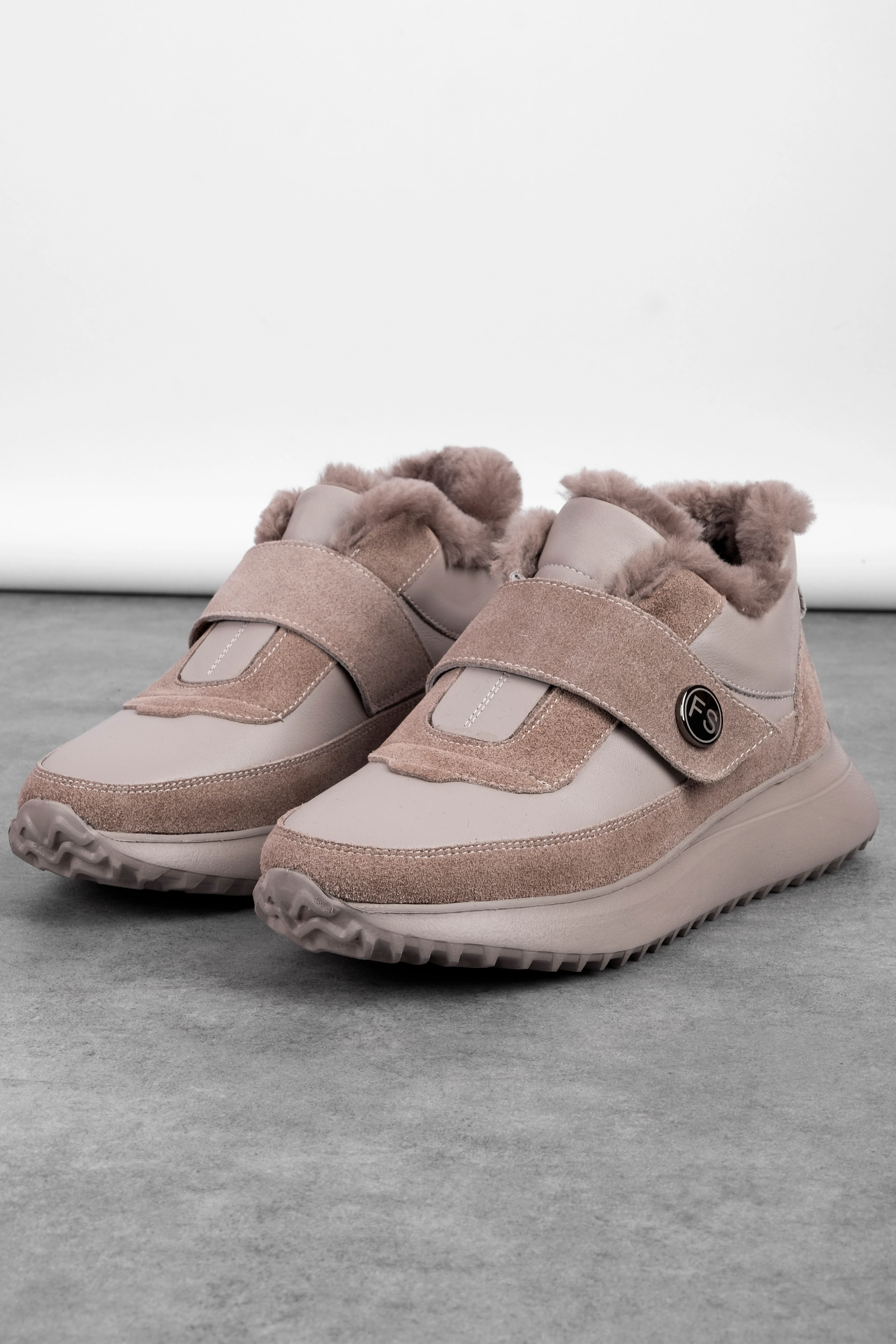 İdas Kadın Hakiki Deri Çırtçırt Detaylı İçi Tüylü Nubuk Spor Ayakkabı 4297