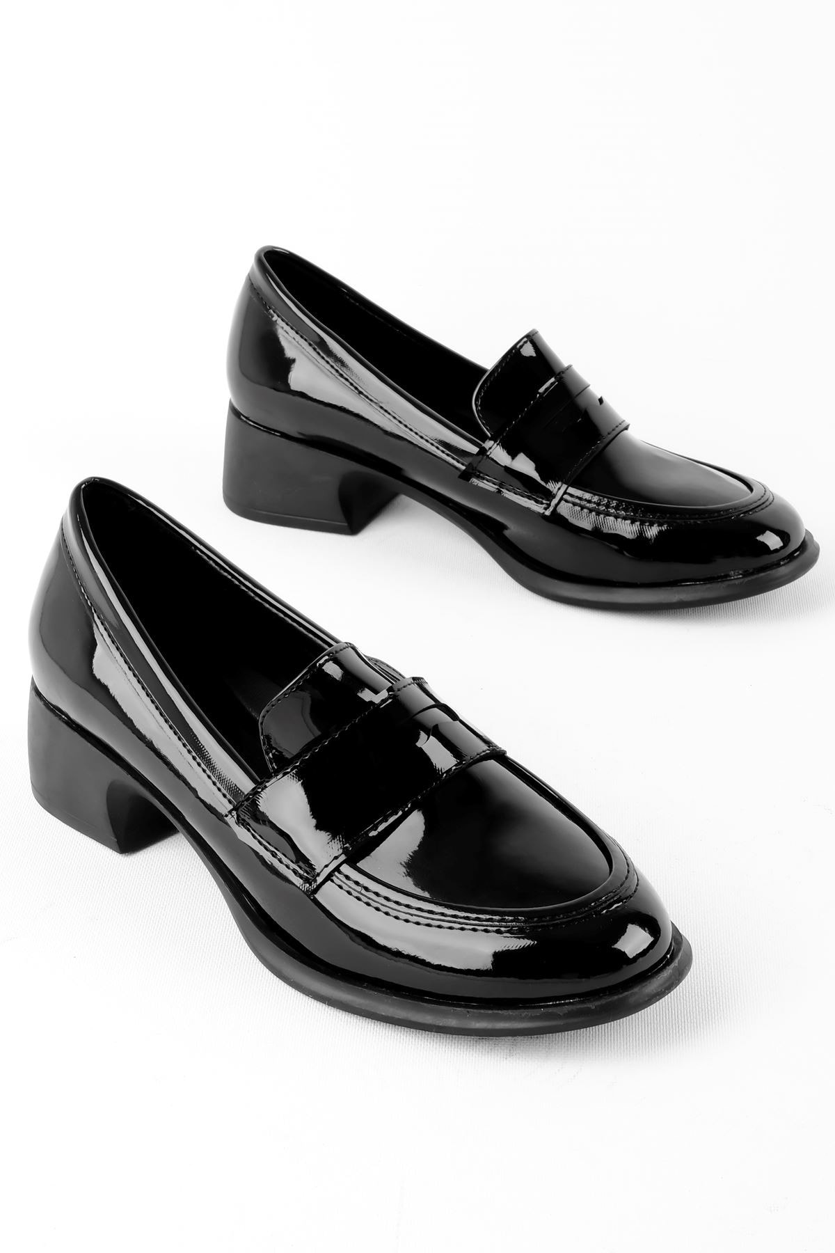 Zozo Kadın Tek Şerit Detaylı Loafer Ayakkabı