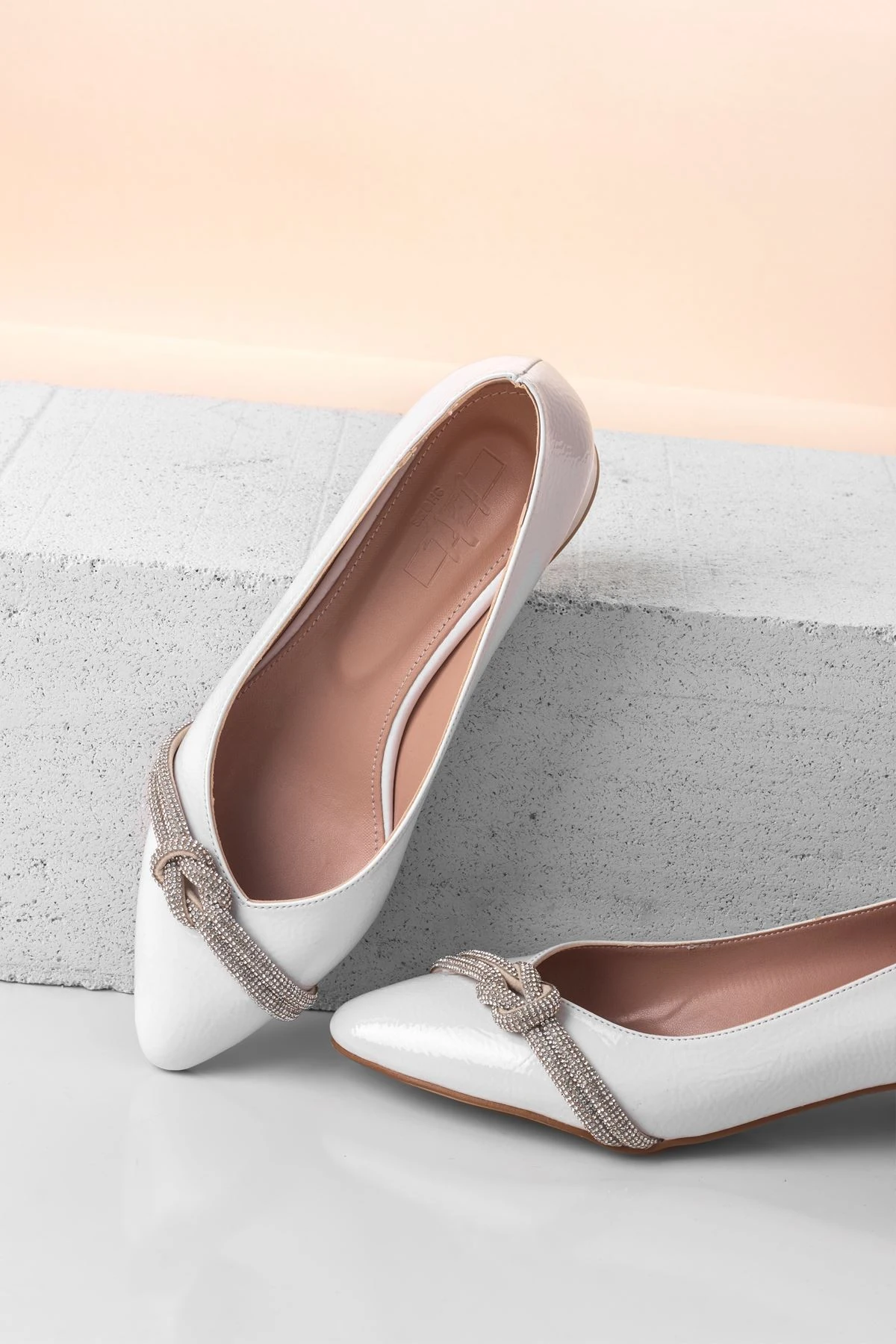 CROSS KADIN TOPUKLU AYAKKABI ÇAPRAZ TAŞLI