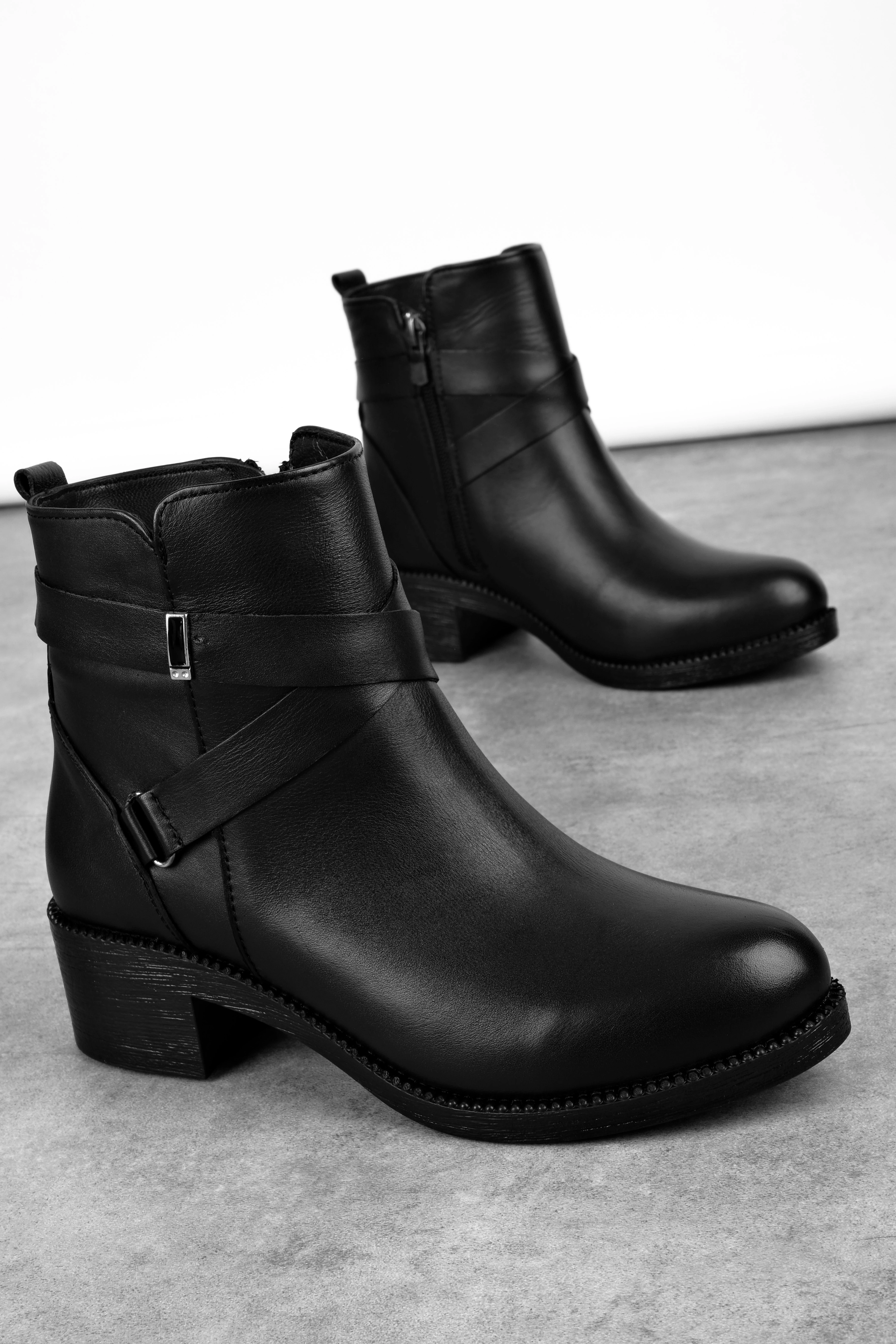 Ease Kadın Hakiki Deri Kemer Toka Detaylı Topuklu Bot 4310 - SİYAH