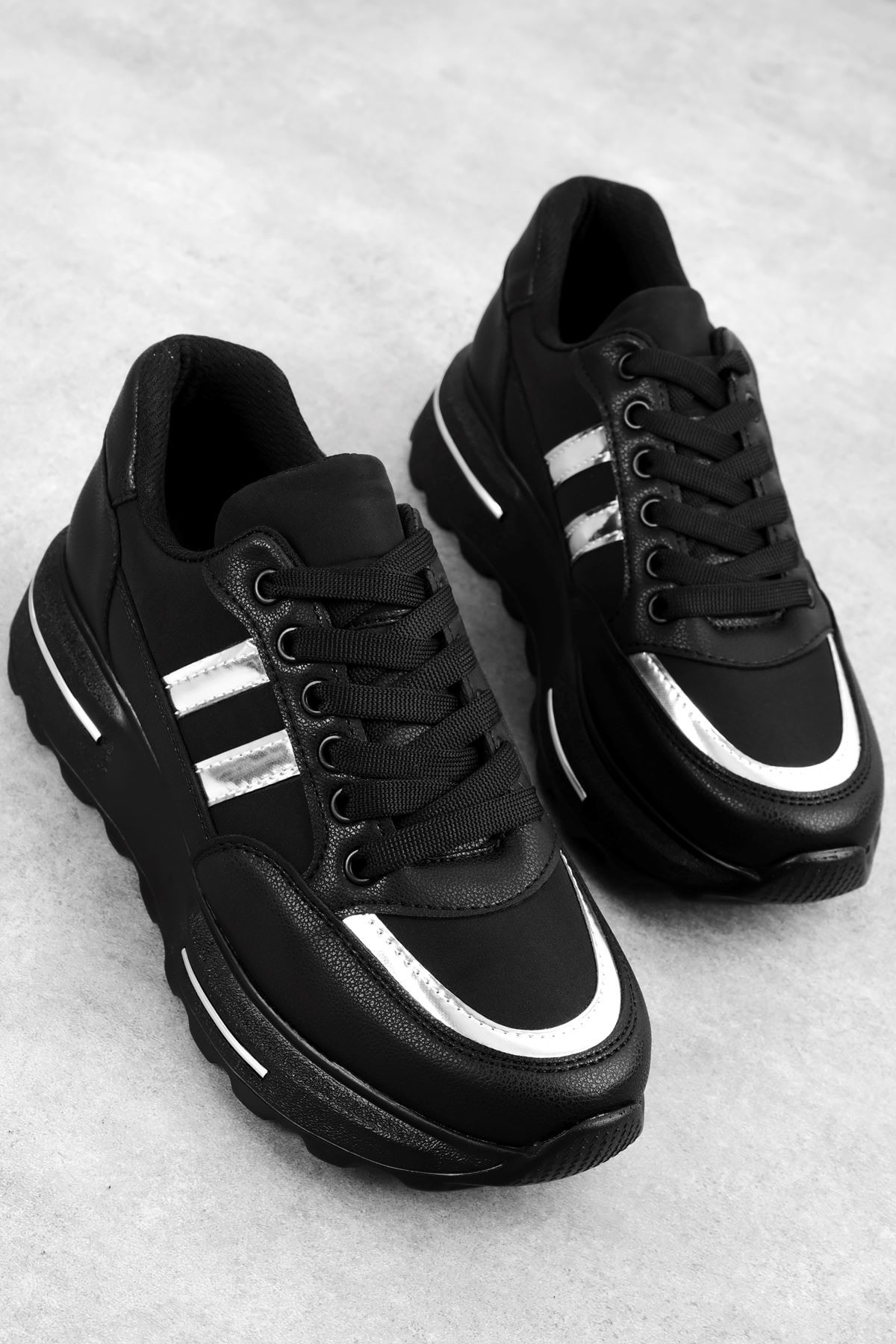 Mutual Kadın Bağcıklı Yüksek Tabanlı Nubuk Spor Ayakkabı 3726