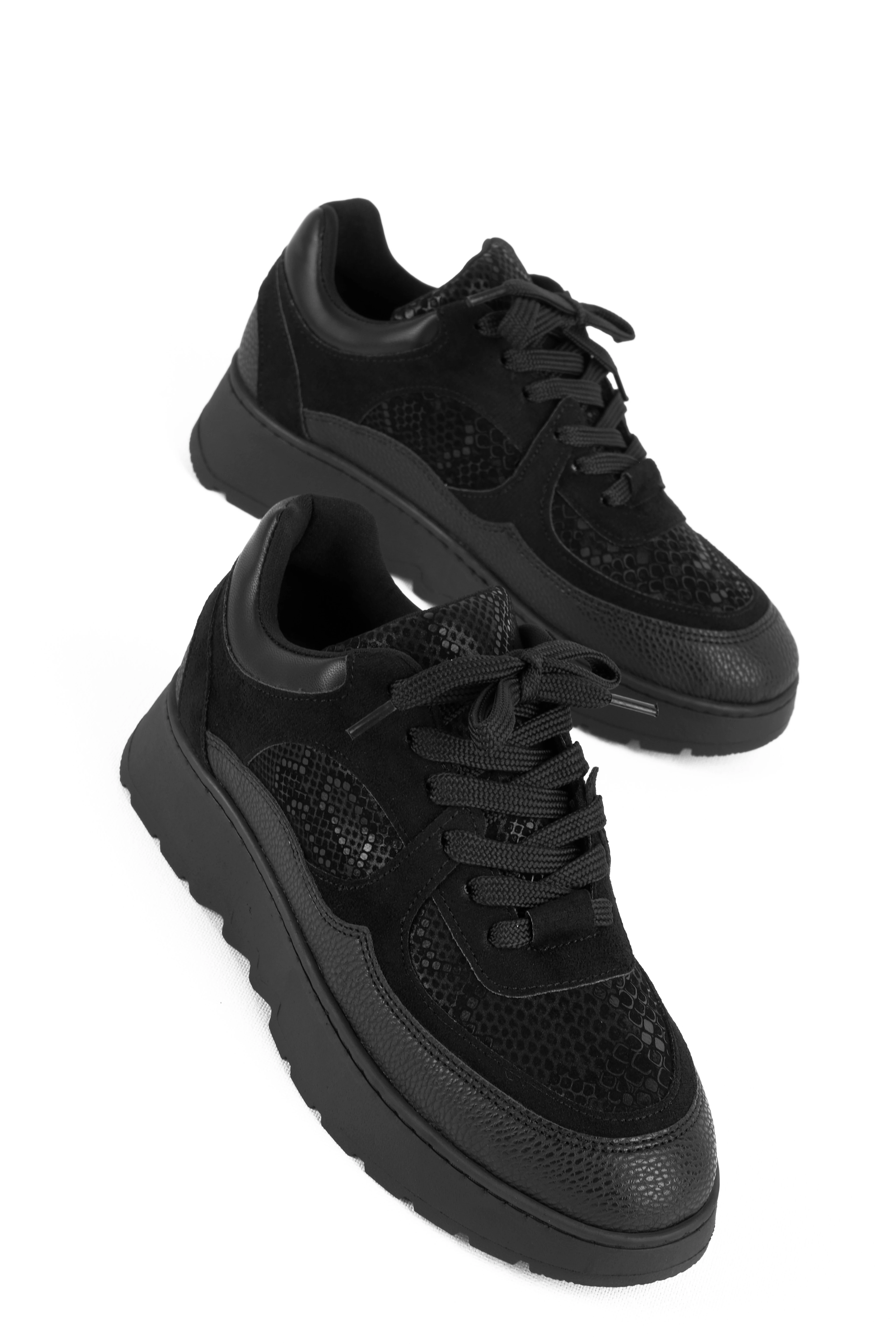 Nominate Kadın Nubuk Detaylı Bağcıklı Yüksek Tabanlı Spor Ayakkabı 4259 - SİYAH