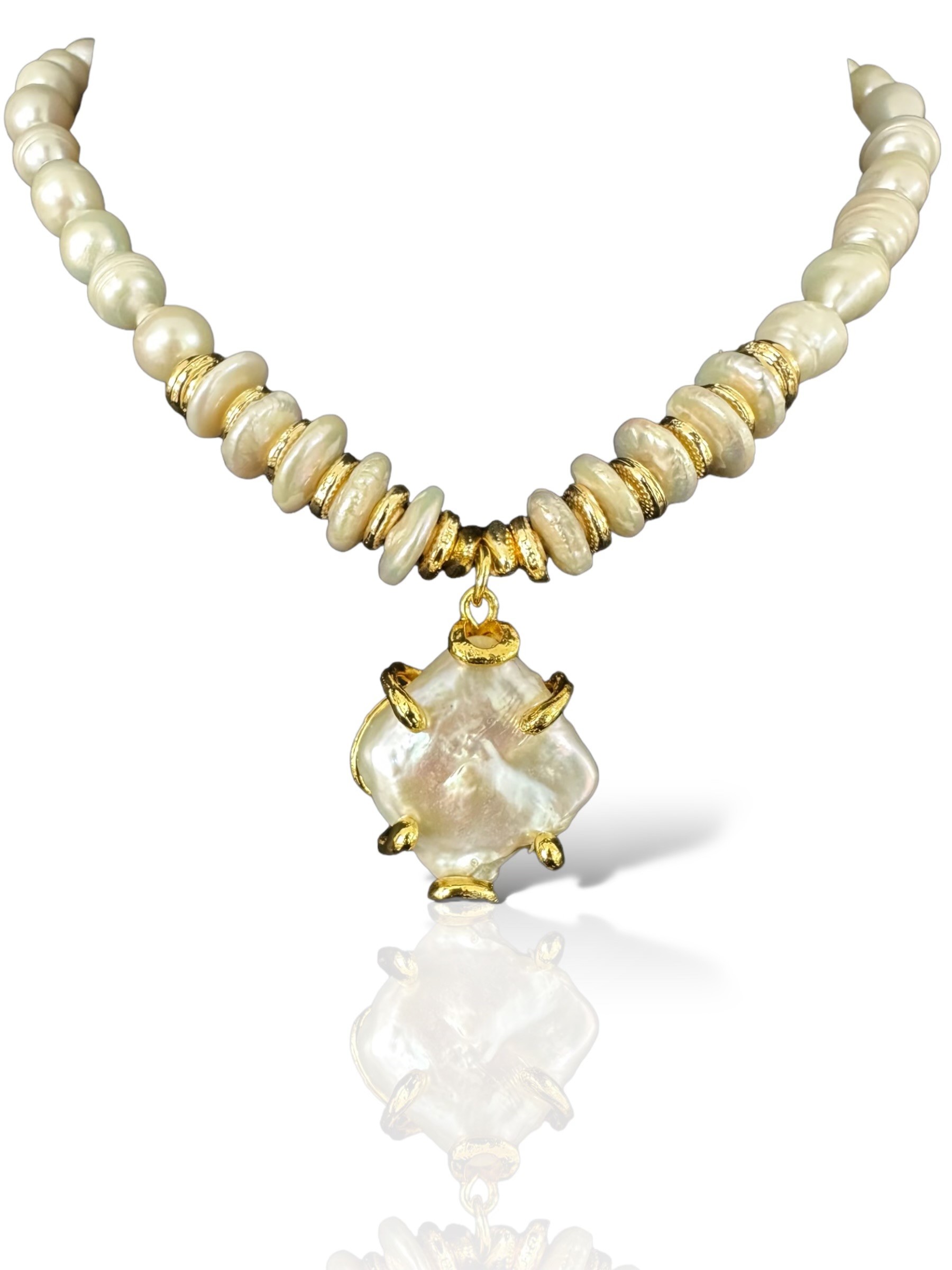 Luna Pearl Necklace