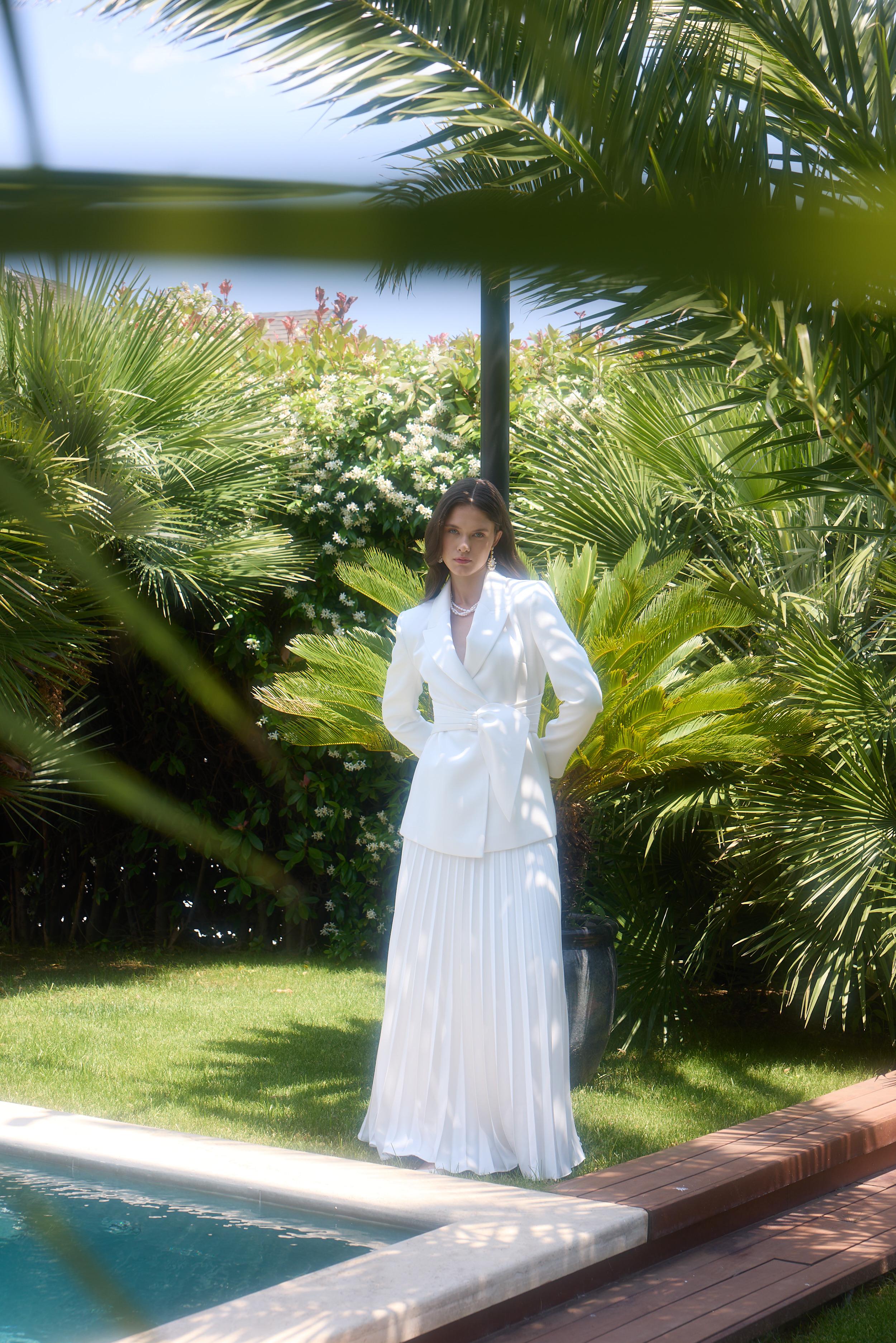 Luna White Takım