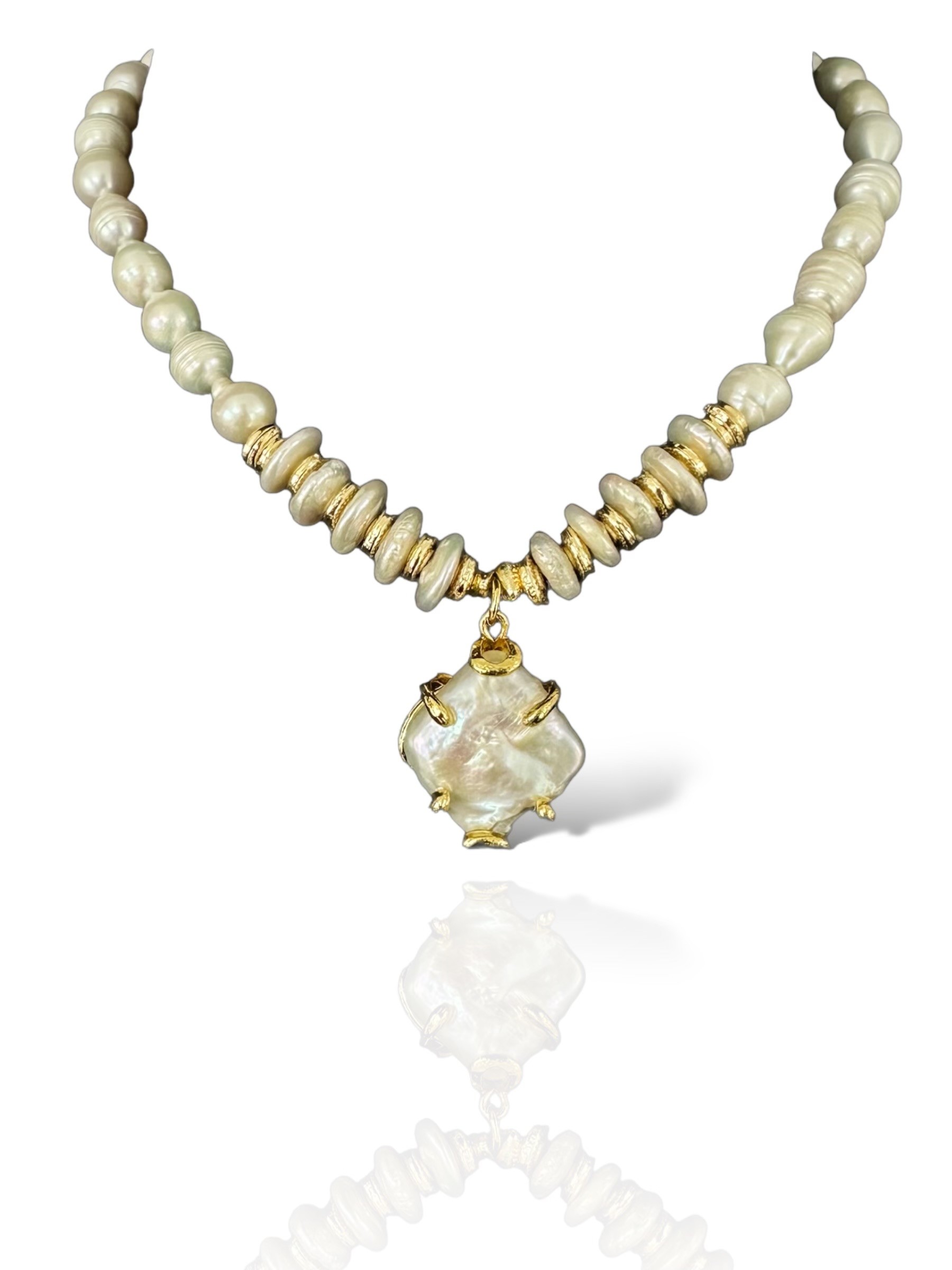 Luna Pearl Necklace