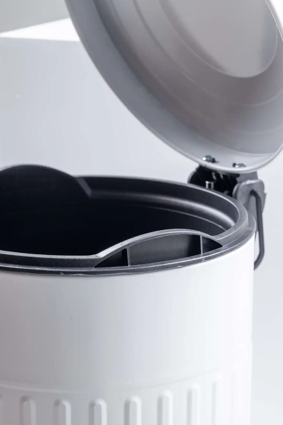 Vidor Pedallı Çöp Kovası 16LT Beyaz