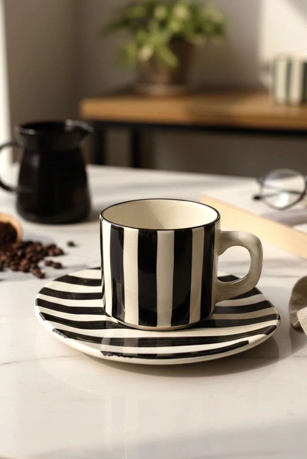 Elly Çizgili Tabaklı Fincan Siyah