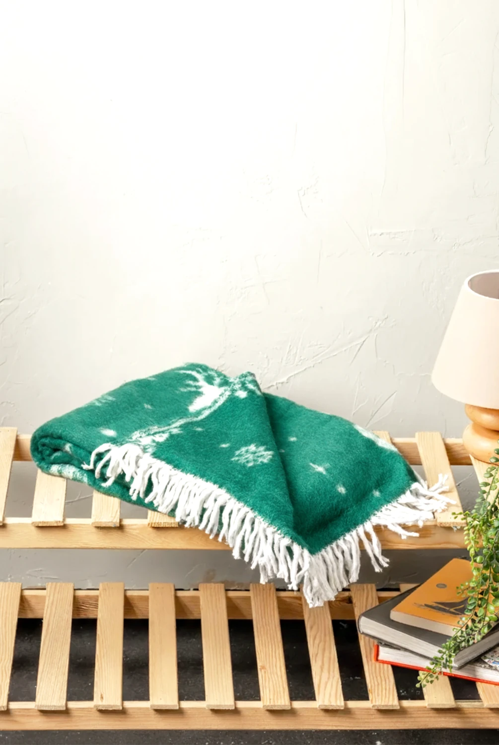 Christmas Reindeer In The Forest Yılbaşı TV Battaniyesi 150x200 - YEŞİL