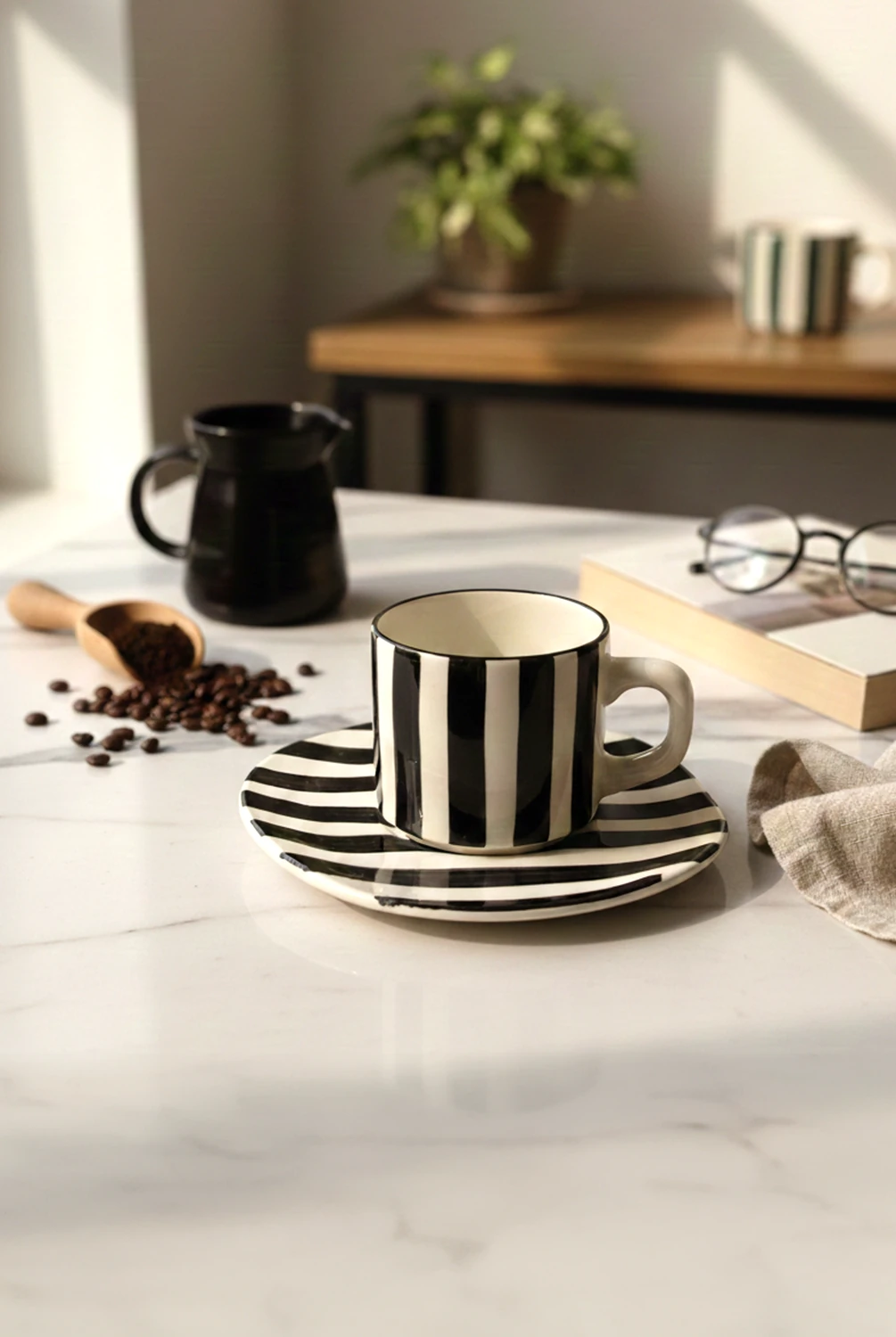 Elly Çizgili Tabaklı Fincan Siyah