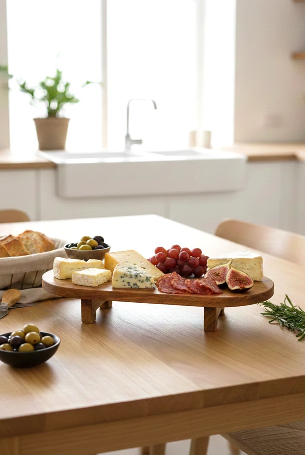 Fean Akasya Ayaklı Oval Kesme Tahtası 40cm