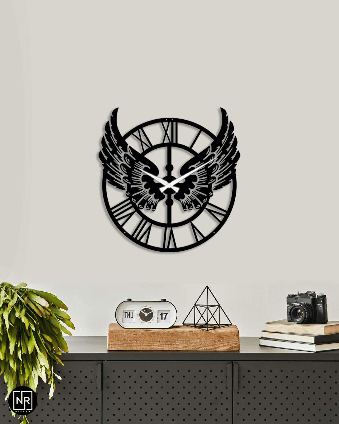 Kanatlı Dekoratif Metal Duvar Saati