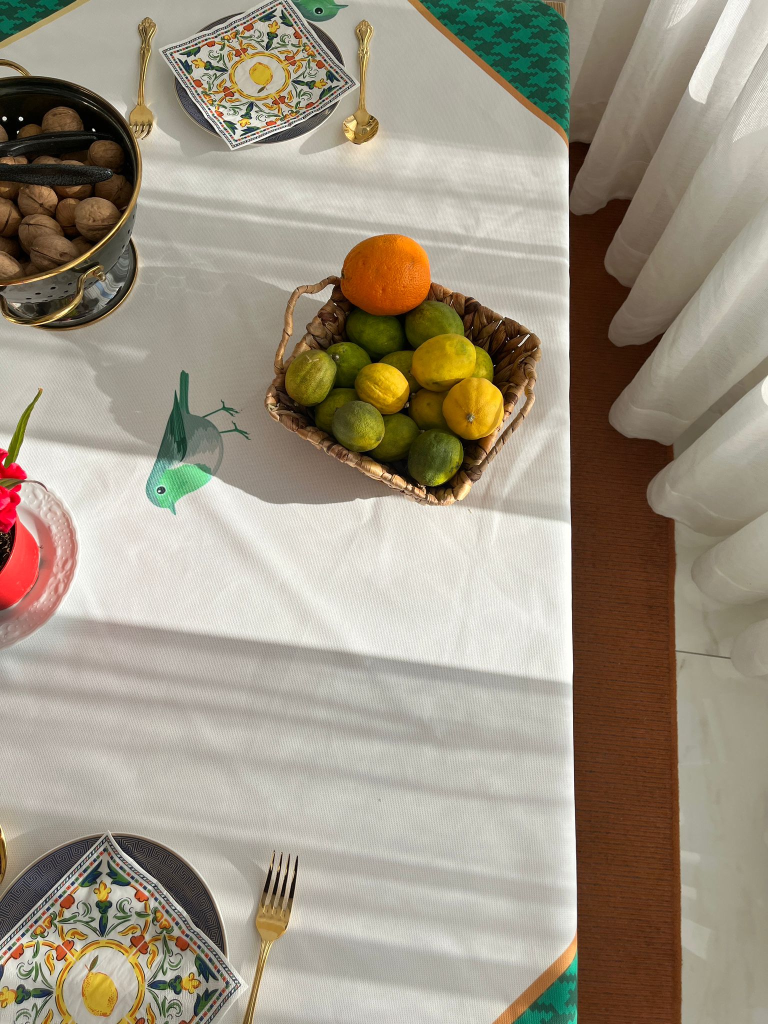PİP STUDIO YEŞİL KAZAYAĞI DESENLİ MASA ÖRTÜSÜ 