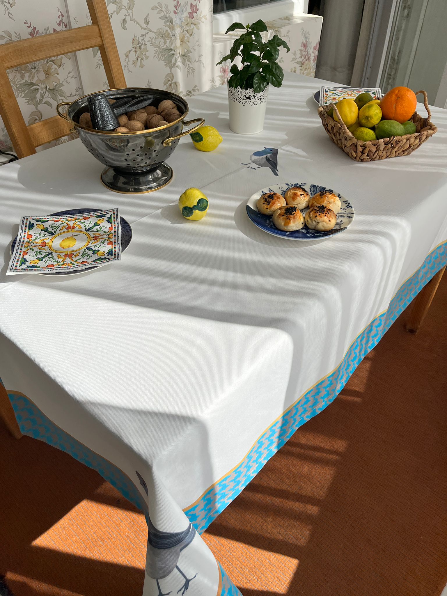 PİP STUDIO KAZAYAĞI MAVİ KUŞLU MASA ÖRTÜSÜ 